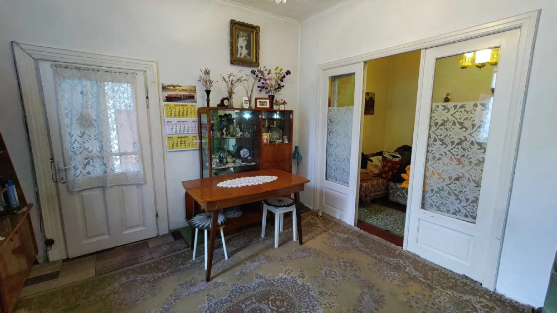 Casa de vanzare Bucurestii Noi - parcul Bazilescu - Casa de vanzare parcul Bazilescu-Bucurestii Noi!

Casa de vanzare in cartierul Bucurestii Noi langa Parcul Bazilescu si Piata 16 Februarie.
Casa cu 3 camere, baie, bucatarie, holuri si o pivnita mare. Constructie din caramida, cu inaltimea camerelor de cca 2,9 ml.
 Racordata la toate utilitatile.
Casa este in asa fel pozitionata pe teren incat raman spatii generoase si" aerisite" disponibile pentru amenajarea zonei verzi. In curte incap 3-4 autoturisme.
Teren in suprafata de 292 mp, deschiderea la strada este de cca 10ml.

Pret 159.000 eur
Oferta prezentata de agentie imobiliara!
Comision cumparare 3%