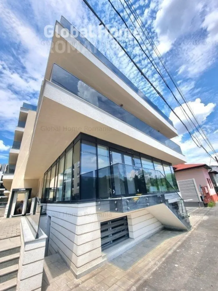 13 Septembrie, Panduri, Unirii, Catedral Residence, spatiu com. 180 mp, vitrina 25 mp - Cosmin Vasilache ^ Global Home Romania ^ Real Estate Agency ^ Imobiliare
0% Comision

Spatiu Comercial cu o suprfata utila de 180 situat in zona centrala a capitalei avand accces rapid catre toane zonele de intres ale Bucurestiului.
Proprietatea este situata in cadrul unui ansamblu rezidential cu o viziune moderna asupra mediului de locuit finalizat in anul 2022.
Imobilul este situat pe Str. Gheorgheni - Catedral Residence avand aprioximativ 120 unitati.
INFORMATII TEHNICE
Infrastructura cladirii (fundatii) este de tip cutie rigida din beton armat (fundatii, pereti si planseul de peste demisol din beton armat).
Suprastructura de tip cadre de beton armat, alcatuita din stalpi, pereti si plansee din beton armat. La realizarea structurii de rezistenta s-au folosit beton de rezistenta C25/30 in plansee si C30/37 in elementele verticale (stalpi si pereti). Otelul beton utilizat in armare este de tip BST500S.
Acoperisul constructiei este de tip sarpanta din lemn ecarisat de rasinoase cu invelitoare din tabla faltuita. Toate elementele componente ale sarpantei din lemn (popi, capriori, clesti, cosoroabe, astereala) au fost supuse tratamentului impotriva cariilor, insectelor, mucegaiului, fungilor si nu in ultimul rand impotriva focului.
Toate materialele utilizate in executia structurii de rezistenta au fost prevazute in proiectul tehnic de rezistenta mecanica si stabilitate si, au fost insotite de fise tehnice, agrement tehnic de conformitate, documente ce se regasesc in Cartea Tehnica a Constructiei.
Constructia a fost proiectata sa reziste la cutremure cu magnitudinea cuprinsa intre 8 si 8,5 grade pe scara Richter.
Izolarea este realizata cu polistiren expandat EPS 80 de 100 mm ecranat intre nivele cu vata bazaltica de 100 mm pentru confort termic, acustic, siguranta la incendiu si un impact redus asupra mediului inconjurator
Tencuiala decorativa de exterior este rezistenta la apa, texturata, permeabila la vapori, rezistenta la fisuri si solicitari mecanice, protejeaza izolatia termica, durabila, usor de revopsit pentru a da in viitor cladirii un aer proaspat si a facilita intretinerea si repararea.
Ferestre Salamander Bluevolution 82 – Noua generatie a sistemului Blu Evolution are o structura inovativa cu 6 camere, adancime constructiva de 82 mm. Sistemul dispune de o protectie termica optima oferind cea mai buna eficienta energetica. Izolarea termica a ferestrei Blu Evolution 82 este excelenta pentru ca garnitura mediana imbunatateste proprietatile termice si acustice si ofera o protectie sigura impotriva vantului si ploii.
Accesorii feronerie ROTO NT
Geam termopan 44 mm Tripan Clar + Clar + Low-e
Finisaj Gri Graphite
Garantie – 24 luni
VIDEOINTERFON ELECTRA SMART
Videointerfon ELECTRA SMART – Panou exterior cu suprafata GLASS securizata 8 mm, carcasa aluminiu, camera video 1/3 CCD Sony (537×597), display electronic pentru lista locatari, tastatura touch iluminata, comunicatie full-dup
Centrala termica in condensatie VAILLANT ecoTEC intro VUW 18/24 AS/1-1 pentru incalzire si preparare apa calda in regim instant.
ECOTEC Intro ofera tot ce ati putea dori de la o solutie moderna de incalzire si apa calda menjera: calitate inalta, tehnologie de ultima generatie si robustete.
Consum de energie in standby mai mic de 2W
Debit apa calda – 11,5 l / min, (ΔT = 30° C)
Display touch screen