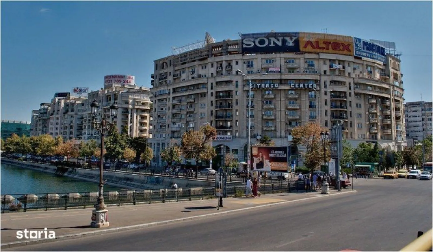 Spatiu birouri de vanzare in Piata Unirii, blocul Sitraco, 1100 mp - .
Vindem spatiu de birouri situat in cladirea Sitraco Center (vedere la fantani), la 1 minut de metrou Piata Unirii, intr-o zona cu acces facil la transportul in comun si punctele de interes principale. Spatiul este compartimentat si se afla la etajul 2 al cladirii. Suprafata totala este de 1100 mp si se desfasoara pe 2 tronsoane. Accesul se face din ambele tronsoane (2 intrari separate).
IDEAL PENTRU INVESTITIE: spatiul are deja chiriasi, cu o perioada contractuala de 3 ani.
*Cele 2 tronsoane se pot achizitiona si separat
Alte avantaje:
◾ pozitia etajul 2 al unui imobil cu regim de inaltime mare
◾ mijloace de transport metrou, STB
◾ vedere la fantani
◾ beneficiaza de 4 lifturi
◾ receptie si paza umana 24h/24
◾ locuri de parcare in parcarea pazita din spatele blocului (accesul la bariera se face cu telecomanda)
Pretul: 2.200.000 EUR, usor negociabil