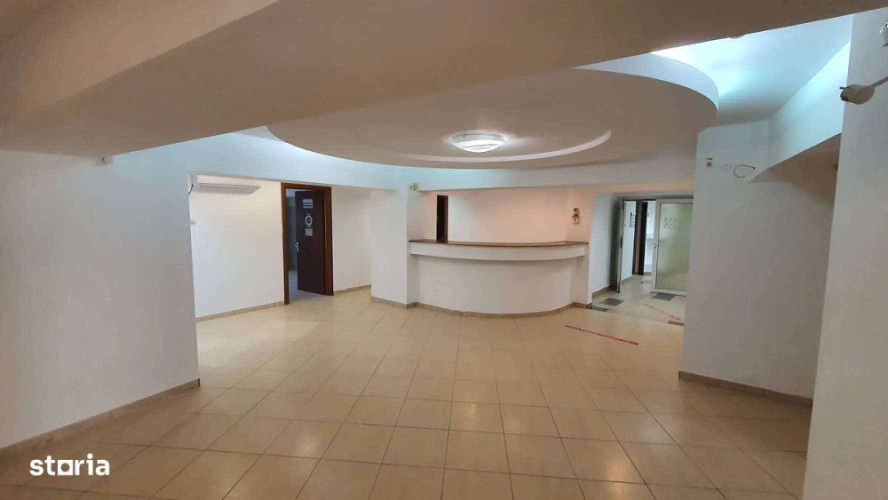 Spatiu birouri de vanzare in Piata Unirii, blocul Sitraco, 1100 mp - .
Vindem spatiu de birouri situat in cladirea Sitraco Center (vedere la fantani), la 1 minut de metrou Piata Unirii, intr-o zona cu acces facil la transportul in comun si punctele de interes principale. Spatiul este compartimentat si se afla la etajul 2 al cladirii. Suprafata totala este de 1100 mp si se desfasoara pe 2 tronsoane. Accesul se face din ambele tronsoane (2 intrari separate).
IDEAL PENTRU INVESTITIE: spatiul are deja chiriasi, cu o perioada contractuala de 3 ani.
*Cele 2 tronsoane se pot achizitiona si separat
Alte avantaje:
◾ pozitia etajul 2 al unui imobil cu regim de inaltime mare
◾ mijloace de transport metrou, STB
◾ vedere la fantani
◾ beneficiaza de 4 lifturi
◾ receptie si paza umana 24h/24
◾ locuri de parcare in parcarea pazita din spatele blocului (accesul la bariera se face cu telecomanda)
Pretul: 2.200.000 EUR, usor negociabil