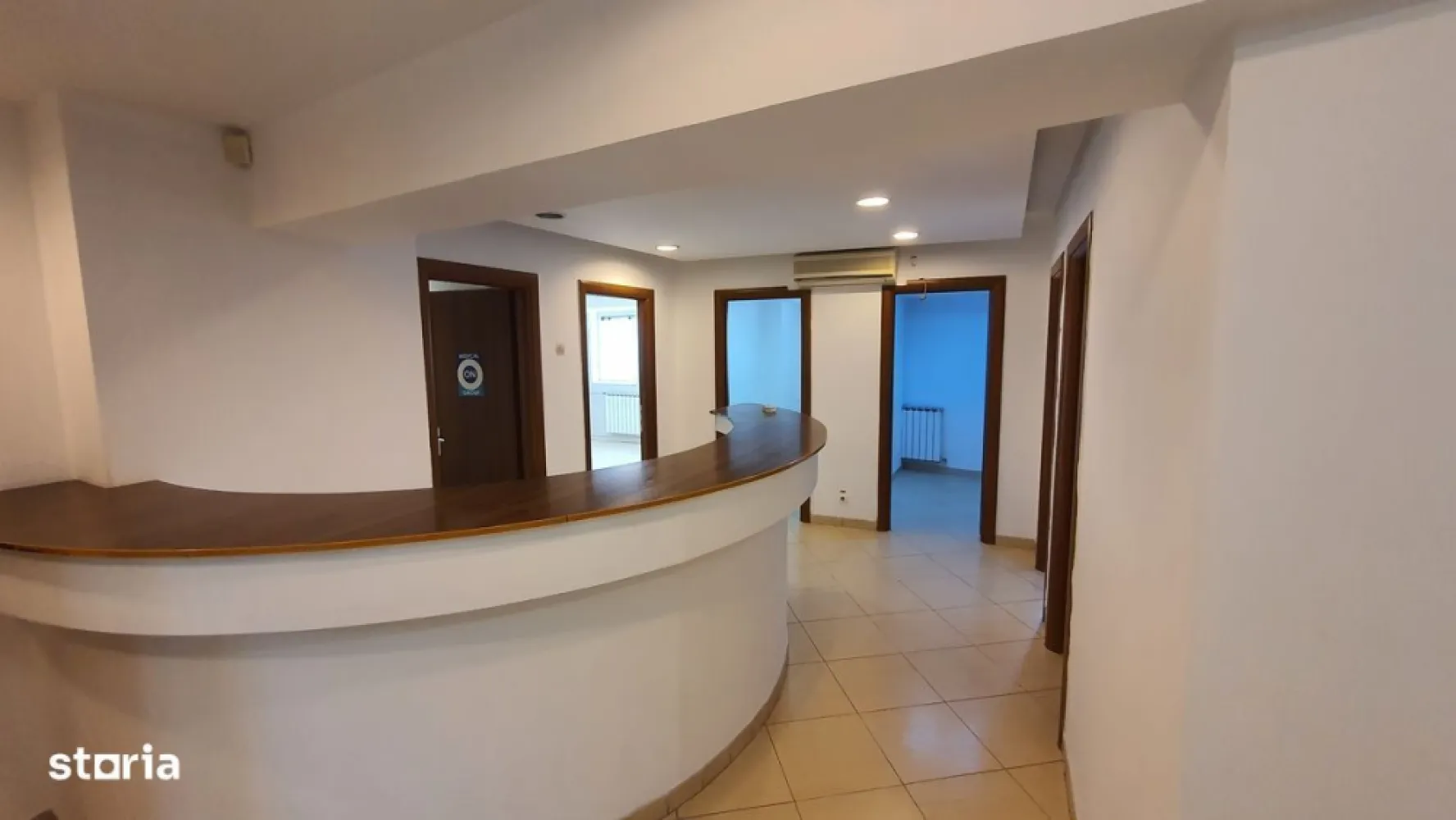 Spatiu birouri de vanzare in Piata Unirii, blocul Sitraco, 1100 mp - .
Vindem spatiu de birouri situat in cladirea Sitraco Center (vedere la fantani), la 1 minut de metrou Piata Unirii, intr-o zona cu acces facil la transportul in comun si punctele de interes principale. Spatiul este compartimentat si se afla la etajul 2 al cladirii. Suprafata totala este de 1100 mp si se desfasoara pe 2 tronsoane. Accesul se face din ambele tronsoane (2 intrari separate).
IDEAL PENTRU INVESTITIE: spatiul are deja chiriasi, cu o perioada contractuala de 3 ani.
*Cele 2 tronsoane se pot achizitiona si separat
Alte avantaje:
◾ pozitia etajul 2 al unui imobil cu regim de inaltime mare
◾ mijloace de transport metrou, STB
◾ vedere la fantani
◾ beneficiaza de 4 lifturi
◾ receptie si paza umana 24h/24
◾ locuri de parcare in parcarea pazita din spatele blocului (accesul la bariera se face cu telecomanda)
Pretul: 2.200.000 EUR, usor negociabil