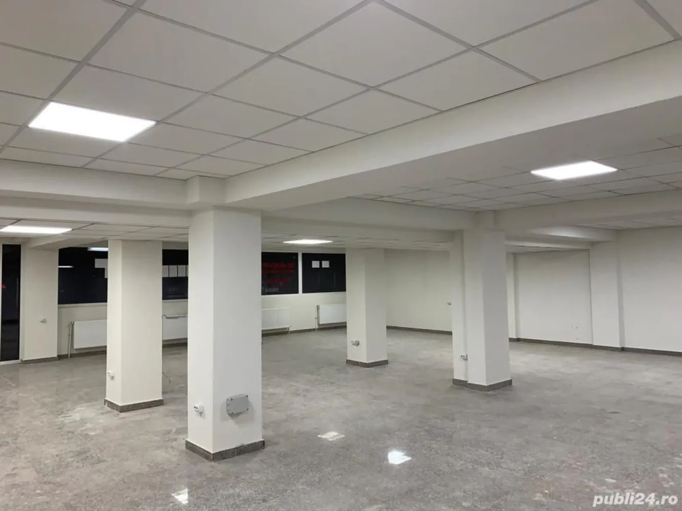 Ofer spre vanzare Spatiu Comercial 170mp + 70mp Parcare - Vand spatiu comercial 240 m (170 m utili + 70m parcare)
Spatiul este dimensionat 13,5m * 12,5m
-Spatiul contine : Granit , tavan fals , grup sanitar , contorizat individual lumina-gaze inclusiv 380V
- Fata in fata cu statia de STB.
- 5 locuri de parcare 
Strada Tineretului 58 Militari Residence

Detalii extra: telefon
