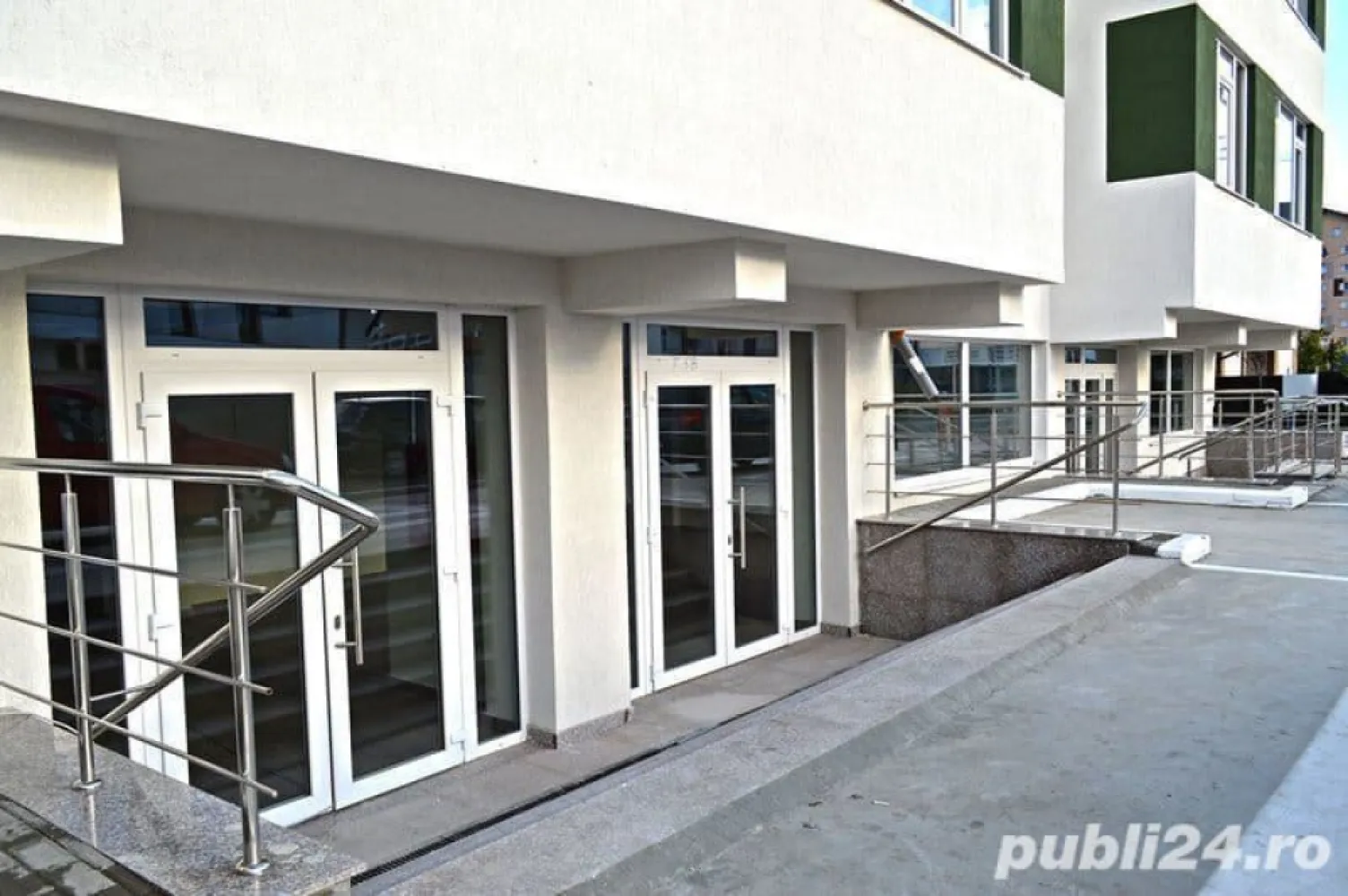 Ofer spre vanzare Spatiu Comercial 170mp + 70mp Parcare - Vand spatiu comercial 240 m (170 m utili + 70m parcare)
Spatiul este dimensionat 13,5m * 12,5m
-Spatiul contine : Granit , tavan fals , grup sanitar , contorizat individual lumina-gaze inclusiv 380V
- Fata in fata cu statia de STB.
- 5 locuri de parcare 
Strada Tineretului 58 Militari Residence

Detalii extra: telefon
