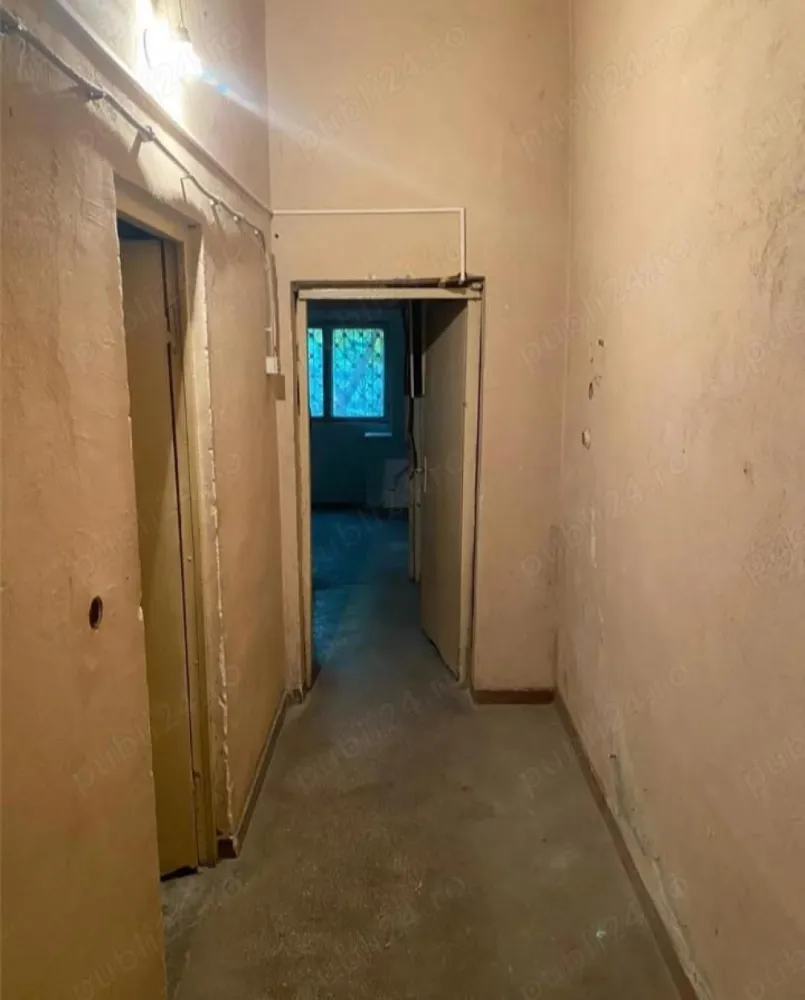 închiriere vanzare spațiu comercial caut asociat - Închiriere vanzare spațiu comercial cu o suprafață utila de 83 m2, înălțime 4 m.
Vecinătăți: 7min Mall Plaza România, 5min metrou Romancierilor.

Avantaje: Intrare spate cu parcare pentru aprovizionare, stradal, vad pietonal intens.

Include :grupuri sanitare, birou, vestiar, spatii cu alimentare 380 220V. Racordat la utilități.

Închiriere vanzade sau Asociere 
Caut Asociat, detalii telefon.
Adresa: Bl Timișoara, nr. 69,București