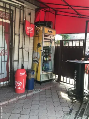 Spatiu com casa - Sos Petricani