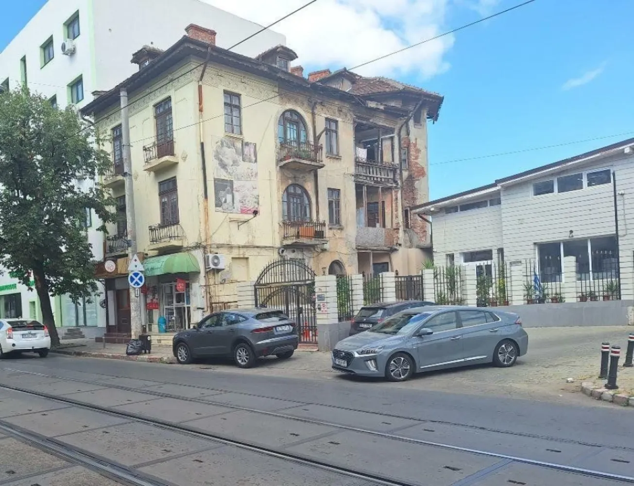Vand 2 spatii comerciale alaturate, 40mp fiecare p+s , Bdul George Cosbuc - Vand doua spatii comerciale alaturate, 44mp fiecare, parter+subsol , acces stradal, Bdul George Cosbuc 40