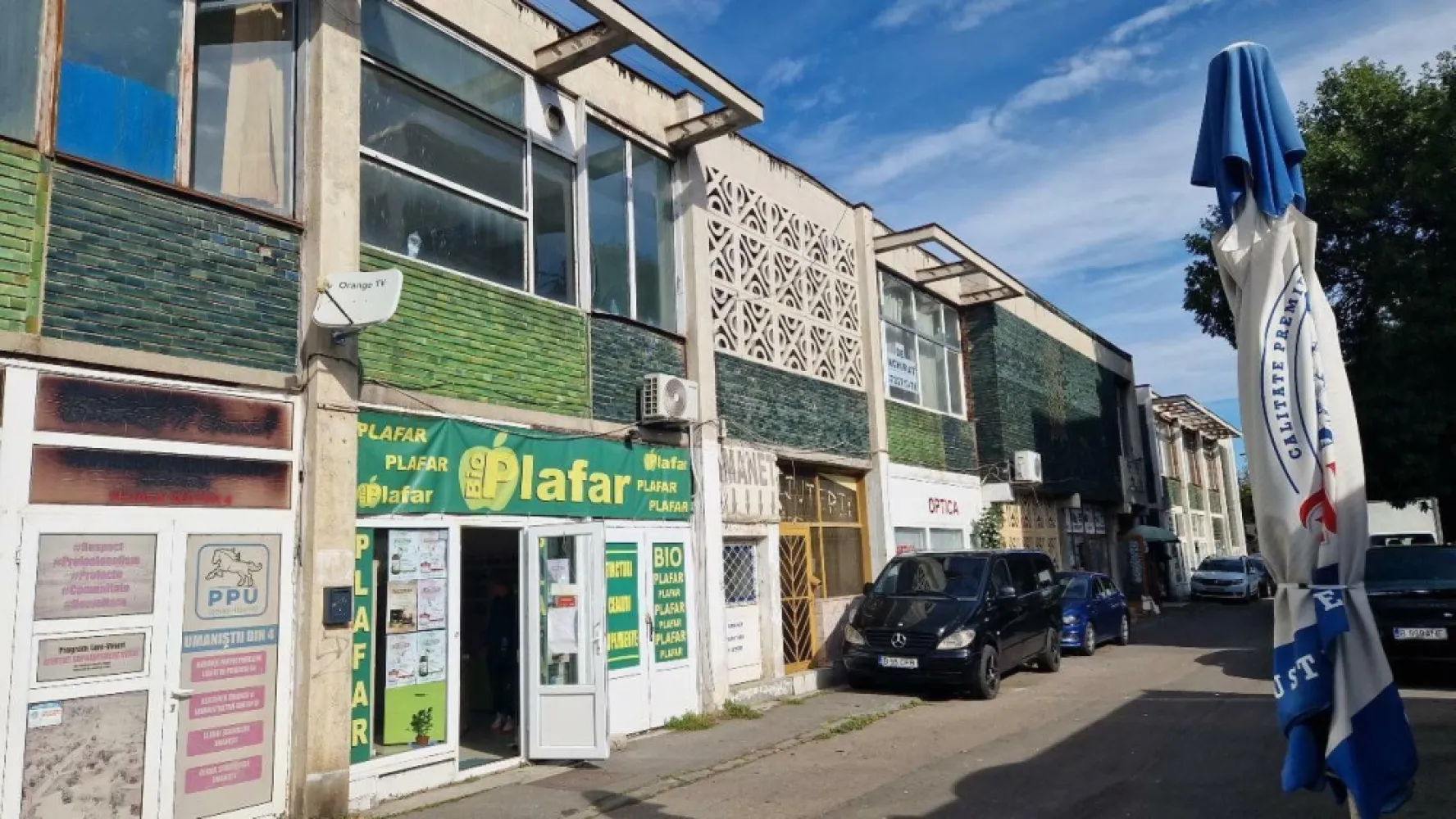 SPATIU COMERCIAL VIS-A-VIS PIATA PROGRESUL - De Vanzare - Spatiu comercial 80mp S.Utila, parter si etaj, pe Sos Giurgiului, platou comercial vis-avis Piata Progresul, in cladire strict comerciala,
Parter - magazin 25 mp, intrare fata si spate .
Etaj - spatiu depozitare/productie 25mp+ depozit - 8 mp.
 Scara interioara larga, dependinte. 
zona cu traditie comerciala, spatiul se invecineaza cu: banca, restaurant, curatatorie chimica, pariuri sportive, partid politic, magazine .