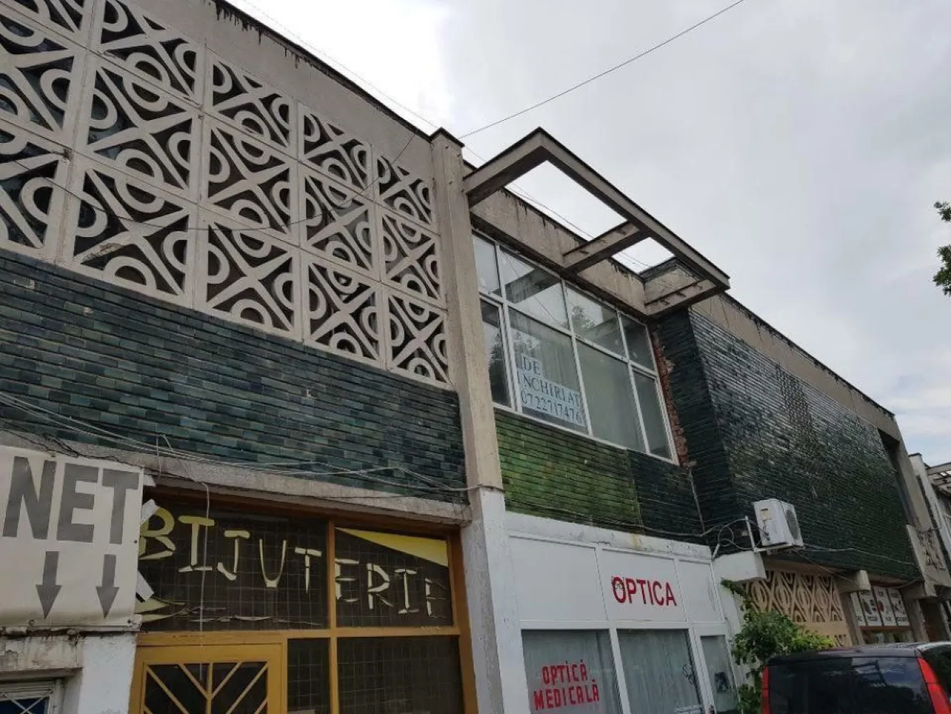 SPATIU COMERCIAL VIS-A-VIS PIATA PROGRESUL - De Vanzare - Spatiu comercial 80mp S.Utila, parter si etaj, pe Sos Giurgiului, platou comercial vis-avis Piata Progresul, in cladire strict comerciala,
Parter - magazin 25 mp, intrare fata si spate .
Etaj - spatiu depozitare/productie 25mp+ depozit - 8 mp.
 Scara interioara larga, dependinte. 
zona cu traditie comerciala, spatiul se invecineaza cu: banca, restaurant, curatatorie chimica, pariuri sportive, partid politic, magazine .