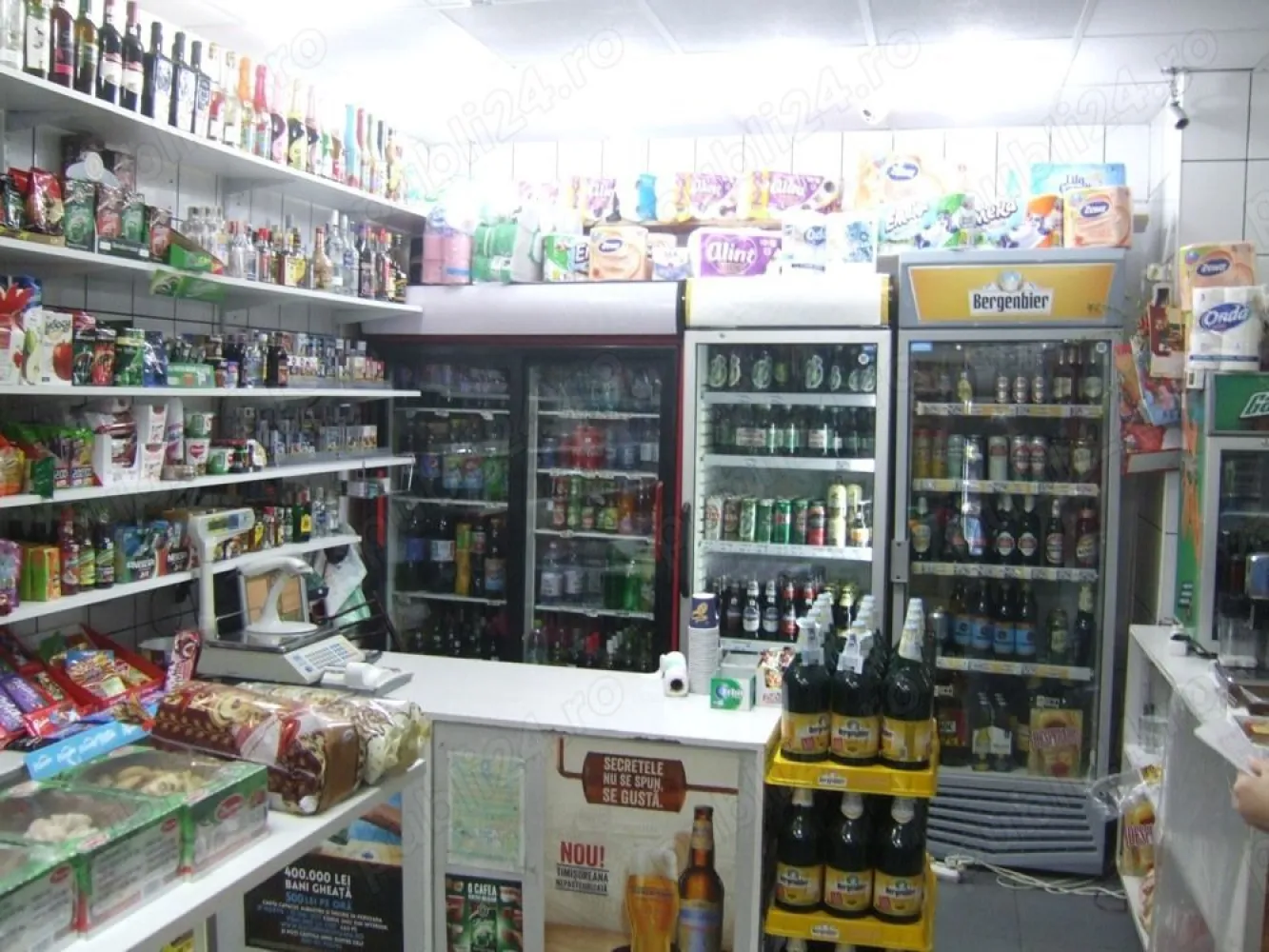 Cedez spatiu si afacere din mers pe bld. Liviu Rebreanu 6 - Minimarket cu societate sau fara. - Cedez afacere intr-un spatiu de 35 m2 situat pe bulevardul Liviu Rebreanu 6. Magazinul funbctioneaza de 16 ani si are toate autorizatiile si utilitatile necesare. Chiria este de 250 euro ( 1250 lei ). Spatiul se poate adapta la orice domeniu de activitate dorit. 
Cedarea spatiului cu toate investitiile si in functiune este de 10.000 euro.