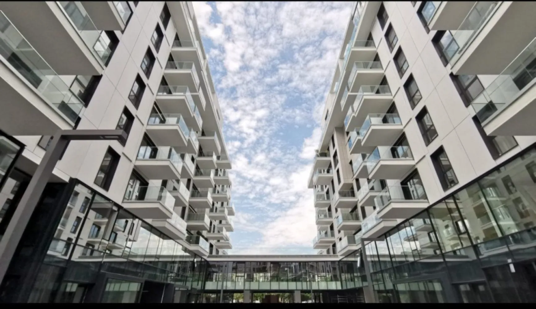 One Herastrau Plaza Penthouse Dublex cu 2loc parcare - 1.699.000 eur + tva 

in ONE HERASTRAU PLAZA.

Penthouse-Duplex, mobilat LUX/Premium

Situat la etajul 8, Zona HERASTRAU, avand o suprafata impresionanta de 336MP (dispus pe 2etaj), rietatea este compusa din 4 camere, beneficiind de 3 terase extrem de spatioase: o terasa generoasa de 117MP si doua terase cu o suprafata totala de 52MP.

2 etaje:
- Parterul este destinat zonei de zi unde regasim: Zona de living (cam70MP), bucataria mobilata/utilata, zona de dining, baia de serviciu; Zona de zi se remarca prin mai multe elemente: de la mobilierul negru care creeaza o separare a zonei, fata de hol si canapeaua gri , pana la semineu si masa de dining.
- La Etaj avem dispuse cele 3 dormitoare; Dormitorul matrimonial beneficiind de un dressing generos, insa elementul surpriza este redat de terasa cu o priveliste impresionanta.

Dezvoltarea beneficiaza de acces rapid la toate mijloacele de transport, fiind bine conectata la liniile de autobuz, tramvai si metrou. Zona reuneste toate punctele de interes importante din oras, fiind si una dintre cele mai exclusiviste zone din nordul Bucurestiului, inconjurata atat de Parcul cat si de Lacul Herastrau. 
Restaurantele, barurile, cluburile de noapte, scolile, gradinitele si centrele comerciale reprezinta doar cateva dintre atractiile cartierului Herastrau.

*Apartamentul se preda complet mobilat/utilat, cu doua locuri de parcare subterane incluse in pret. 
*video -- poze; la cerere; 
*Comission is 0%