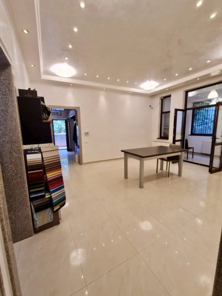 Propietar vand Apartament Popa Savu 10, Aviatorilor - Apartament elegant 4 camere, intrare separata direct din strada, garaj, pretabil Cabinet medical, Birou Avocatura, Notariat, Rezidential, etc.
Putin discutabil