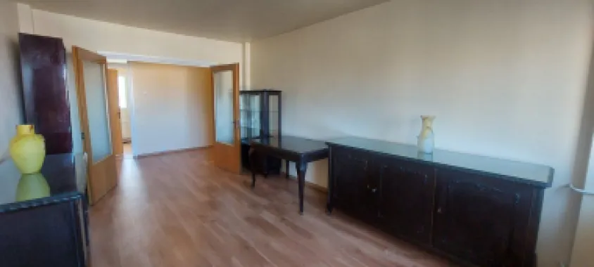 Vand apartament 4 camere situat la 10 min de Piata Unirii