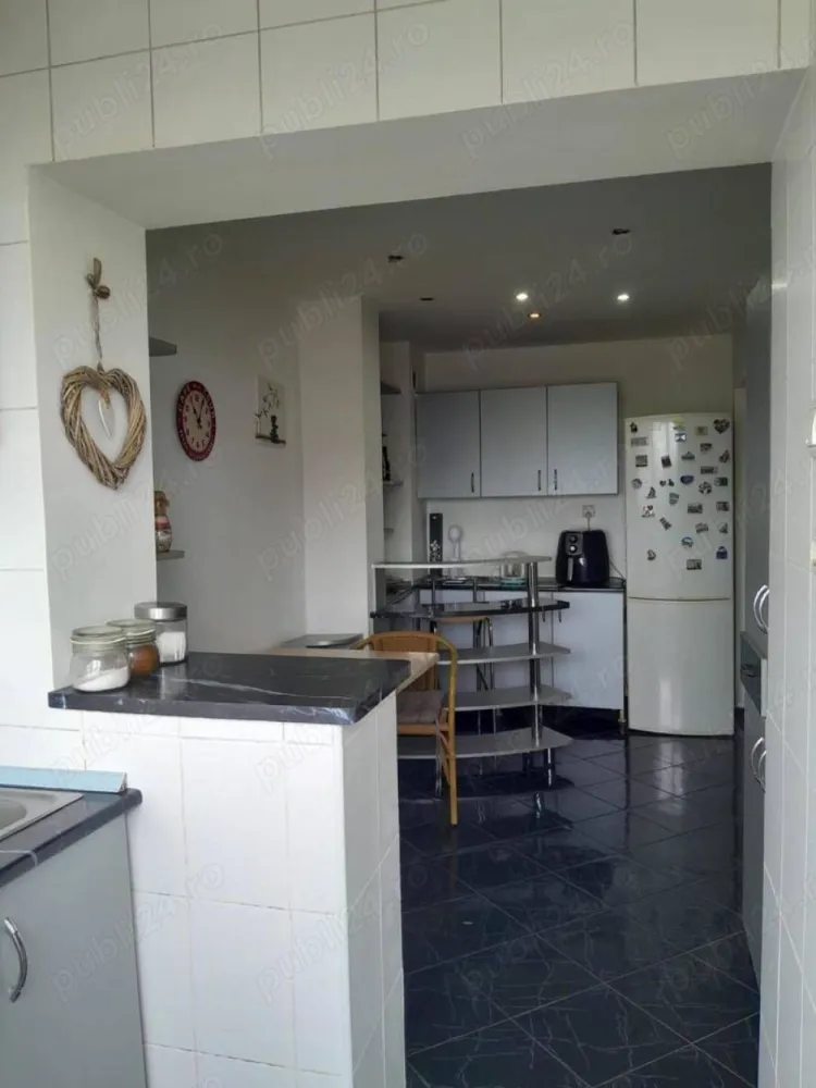 Proprietar vand apartament 4 camere Morarilor - Pantelimon - Apartament 4 camere , etaj 10 14 ,decomandat, 3 balcoane, 2 grupuri sanitare, bucatarie mare.

Bloc linistit, vedere la parc, 10min merou, mall in apropiere.