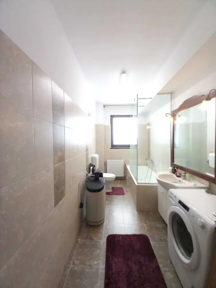 Apartament 98 mp, 4 camere, padurea Baneasa, gradinita privata, scoala - Direct proprietar

Apartament de 98 mp, 4 camere, cu posibilitate de mutare imediata - oaza de liniste, ferit de zgomot si agitatie, langa padurea Baneasa:

- Situat in Cartierul Padurea Baneasa, sectorul 1, chiar langa padurea Baneasa, la numai 1 km distanta de padure.
- Langa Felicity
- La numai 50 metri de Biene Maja Kindergarten - cresa cu program prelungit si gradinita privata 
- La numai 30 metri de viitoarea SCOALA INTERNATIONALA KINDERAMA.
- In apropiere de cartierul Greenfield, Mall Baneasa, Decathlon, Mega Image, Carrefour, IKEA, Dedeman, Gradina Zoologica, Stejarii Country Club, locul de joaca si petrecere pentru copii - The Kid, Jandarmeriei, Pipera, Selgros Baneasa, Metro, Lidl, Kaufland, Piata Presei, Parcul Herastrau se afla la numai 5-10 minute de mers cu masina, la 10 minute de statiile de metrou Aviatorilor, Aurel Vlaicu sau Straulesti si la doar 15-20 de minute de km 0 al Capitalei.
- Iesire imediata pe centura Bucurestiului si catre Jandarmeriei, cu acces rapid spre aeroportul Otopeni, aeroportul Baneasa, autostrada Bucuresti - Ploiesti, autostrada Soarelui.
- Zona este linistita, aerul este foarte curat deoarece se afla la o distanta de numai 1 km fata de bloc, padurea Baneasa si cartierul Felicity.
- Acces la statia de autobuz STB - 304, la capatul strazii.
- Acces la statia Metrou Straulesti / Terminal multimodal
- Acces la statia Metrou Baneasa/ Aeroport (in constructie)

Apartamentul are o suprafata totala de 98,64 mp
Dormitor: 17,78 mp
Living: 26,10 mp
Camera: 12,11 mp
Bucatarie inchisa: 8,94 mp
Baie: 7,16 mp
Dormitor: 13,38 mp
Camera Dressing: 2,68 mp
Loggie deschisa: 4,69 mp
Balcon deschis: 5,80 mp

Apartamentul este foarte spatios, avand geamuri mari in toate camerele, este luminos, cu orientare spre vest, beneficiind toata ziua de soare.

Apartamentul este mobilat si utilat dupa cum urmeaza:

Aparat de aer conditionat Samsung , instalat pe data 22 iulie 2024
Bucataria: mobilier de bucatarie pe comanda, electrocasnice incorporabile: masina de spalat vase Candy, cuptor electric Hansa, plita pe gaz Hansa, frigider Ariston, hota Gorenje, centrala termica proprie - Beretta.
Living: Canapea, 2 fotolii
Baie: cada din fonta cu sticla securizata, baterie cada Grohe, lavoar cu dulap, masina de spalat rufe Candy Smart.
Finisaje: parchet laminat, geamuri Rehau, gresie si faianta in baie si bucatarie.
Dormitor matrimonial: pat matrimonial mare.
In apartament nu s-a fumat niciodata.
Doua loggie deschise, cu vedere catre padure, ideale sa iei masa cu cei dragi, la aer curat.

Utilitati: apa, electricitate, gaz, internet prin fibra optica.

Blocul este nou, construit in anul 2012, bloc single, are curte proprie, cu pomi fructiferi, arbusti ornamentali si flori, iar proprietarii beneficiaza de locuri de parcare. Imobilul are 4 etaje si mansarda, iar apartamentul se situeaza la etajul 3.
Asociatia de Proprietari are in plan dotarea blocului cu ascensor.