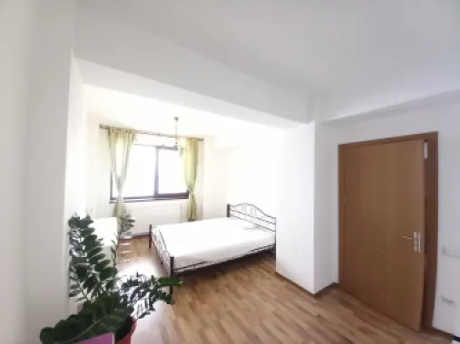 Apartament 98 mp, 4 camere, padurea Baneasa, gradinita privata, scoala