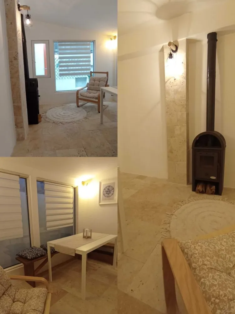Casa Delea Noua, 5 min Decebal, 10 min m.Muncii, optiune mansardare - Direct proprietar.
Casa in suprafata de 82,4 mp, renovata complet 2024. 
Interior 66,2mp + terasa acoperita de 16,2mp. 
Localizata in sectorul 3, langa biserica Delea Noua, Mega Image (1min), Kaufland (9min), metrou Muncii ( 10 min), blvd Decebal (5 min) , Hyperion (7min), Spital Gomoiu (15 min) , toate de mers pe jos.
4 camere, 2 bai:
Parter: baie cu cada, living cu semineu pe etanol, dining separat cu semineu pe lemne, bucatarie

Etaj: dormitor 1, dormitor 2 cu dressing separat , baie cu dus
Incalzire in pardoseala. Posibilitate mansardare pentru cine doreste inca un etaj. 
Avantajoasa pentru inchiriere pe termen lung ( aproape de metrou si facultate) dar si termen scurt, Airbnb, Booking, avand in vedere nr camerelor si proximitatea metroului.