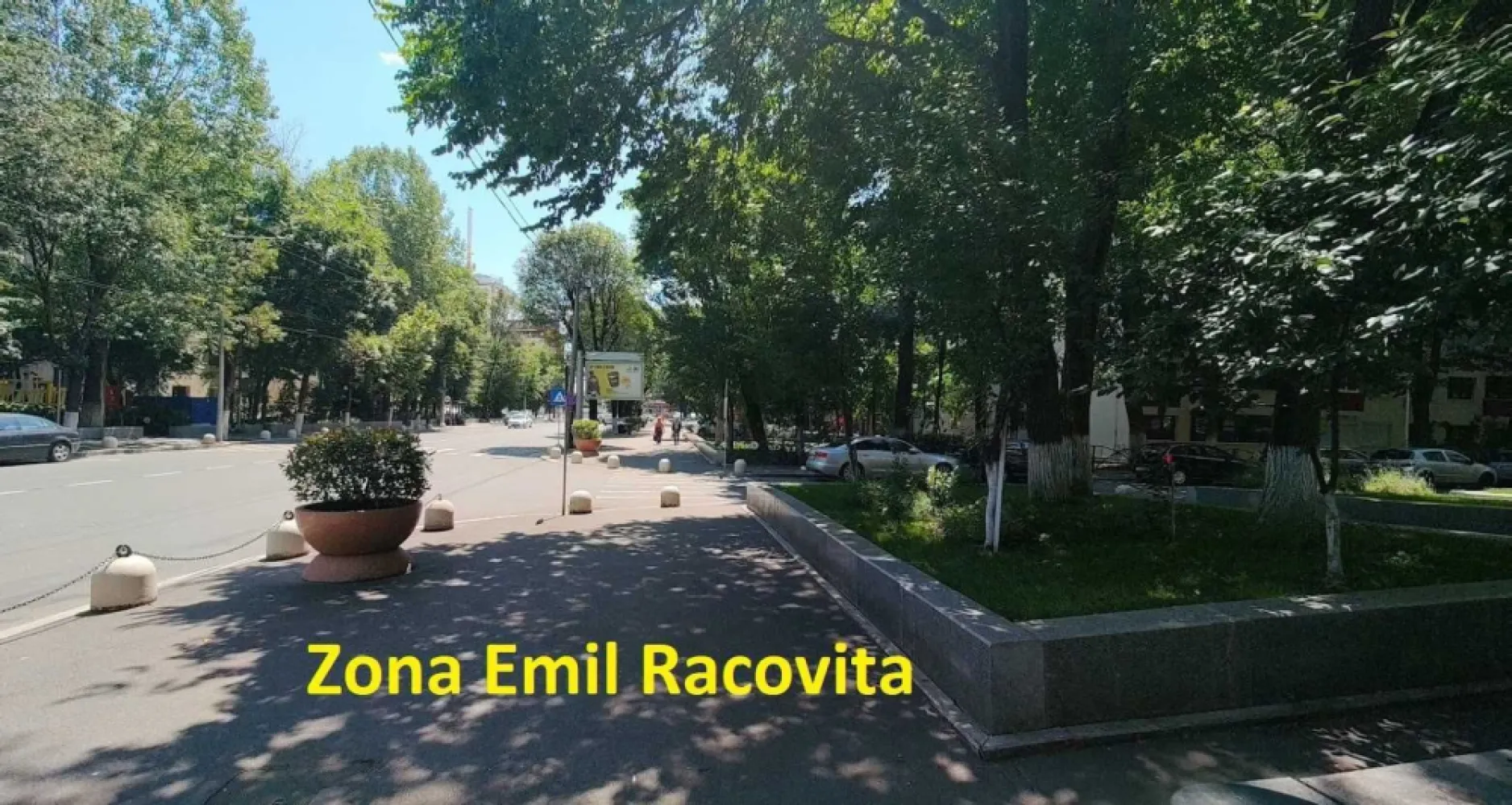 Apartament 4 camere Berceni Emil Racovita de vanzare - artament cu 4 camere de vanzare Berceni -Emil Racovita-in apropierea stiilor de metrou Piata Sudului si Aparatori!

Situat la parter intr-un bloc cu 4 etaje edificat in anul 1971. Bloc fara risc seismic construit din diafragme de beton armat si anumiti pereti de caramida. Apartament semidecomandat cu 3 dormitoare + camera de zi + 2 bai + debara + balcon foarte mare, cca 7,5 mp.

Sectorul 4 este probabil cel mai ingrijit si frumos din oras. Cartier curat cu multe spatii verzi, locuri de joaca pentru copii si parcari de resedinta amenajate. Parcurile Tineretului, Carol, Oraselul Copiilor,Lumea Copiilor, Parcul Natural Vacaresti sunt locuri in care puteti petrece timp singuri sau cu copiii. Recent a fost finalizat patinoarul Berceni Arena. Scoli, gradinite, crese, magazine, centre comerciale in apropiere. Acces usor catre centrul orasului cu metroul si transportul public de suprafata ( sau cca 10 minute cu autoturismul).
Locatia este pe traseul mijloacelor de transport in comun STB(statie la cca 2 minute) si in apropierea a doua statii de metrou (cca 8-10 minute de mers pe jos). Pe Autostrada A0 (noua centura a Bucurestiului) se poate ajunge practic in orice zona a orasului.

Pentru vizionare sunati agentul imobiliar la tel nr. 07******27
Apartament curat, fara modificari interioare,fara imbunatatiri, nelocuit, disponibil imediat!

Pret 107.000 euro
Oferta prezentata de agentie imobiliara.
Comision cumparare 3%