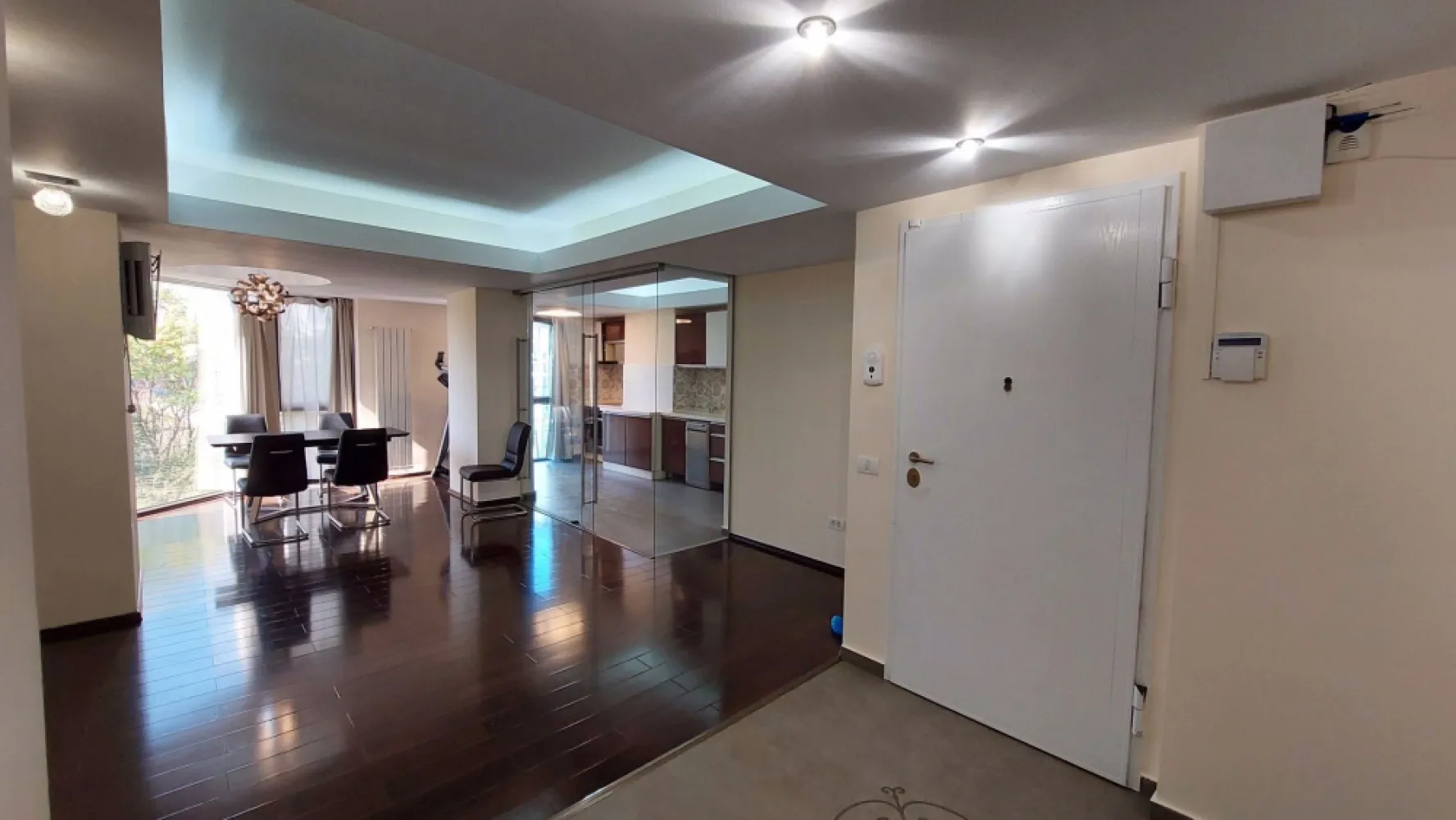 Vînd apartament 4 camere Floreasca/Verdi - Vînzare
Proprietar, patru camere, Floreasca Verdi, sector 2, decomandat, 120mp, din 2010, singur pe etaj, etaj 2/5, loc parcare la subsol, multiple îmbunătățiri, 315000 €