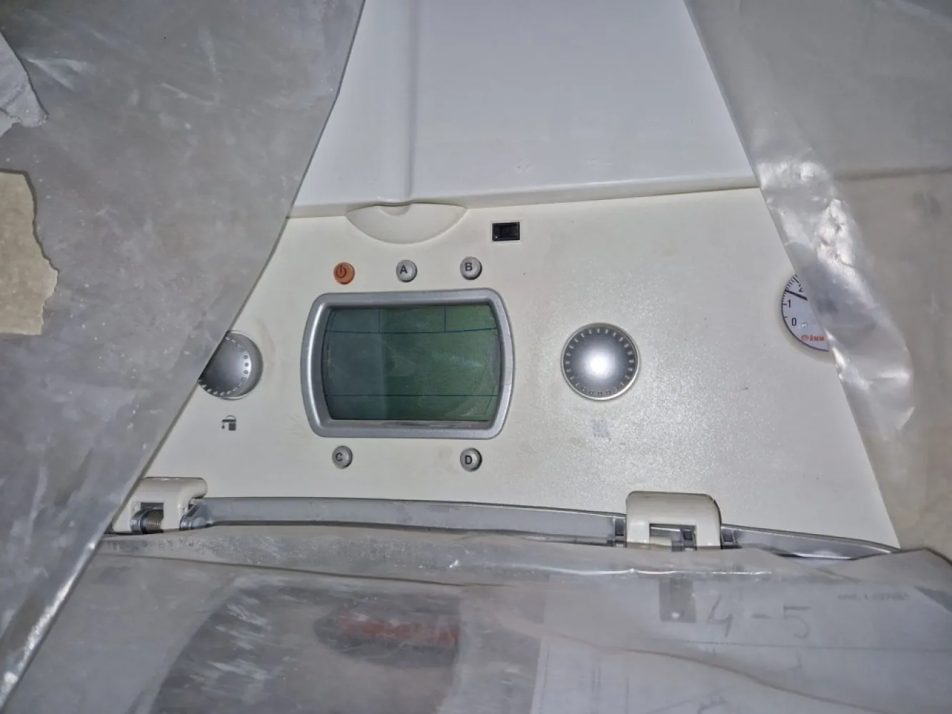Inchiriez /Vand Spatiu Birouri P+ 5 E , sector 2,Bucurest,Central,lang - Imobil disponibil pentru vanzare sau inchiriere,Spatiu de Birouri in suprafata de 549 mp.
Regim de inaltime:P+5E, compartimentate diferit pe fiecare etaj.
Spatiu este la gata exterior și la alb avansat în interior.
Predarea se poate face imediat.
.Utilitati :
- curent,apa,gaz,canalizare, internet, 
Cladire este dotata cu lift Schindler NOU,incalzire cu centrala termica pe fiecare nivel.
Cladirea beneficiaza de sistem de aer conditionat,casetat in tavan.
Izolat exterior cu polistiren de 10 cm iar la interior cu vata minerala de 10 cm( izolata foarte bine)
Grupuri sanitare ( cate 2 pe fiecare nivel)
Compartimentarea permite o functionalitate diversa.
 Predare se face la cheie la exterior și la alb avansat la interior!
Pretabil pentru clinica stomatologica, birouri, spatii comerciale, activități sportive etc.

Disponibil pentru închiriat întreaga cladire.
Parcare 4 localuri in fata cladirii, 2 concesiune și sparcari disponibile de la Domeniu Public aflate lângă cladire.
 Proprietar ,COMISION 0.
Posibilitatea de inchiriere!!!

Pentru mai multe detalii la nr de tel: 07******85