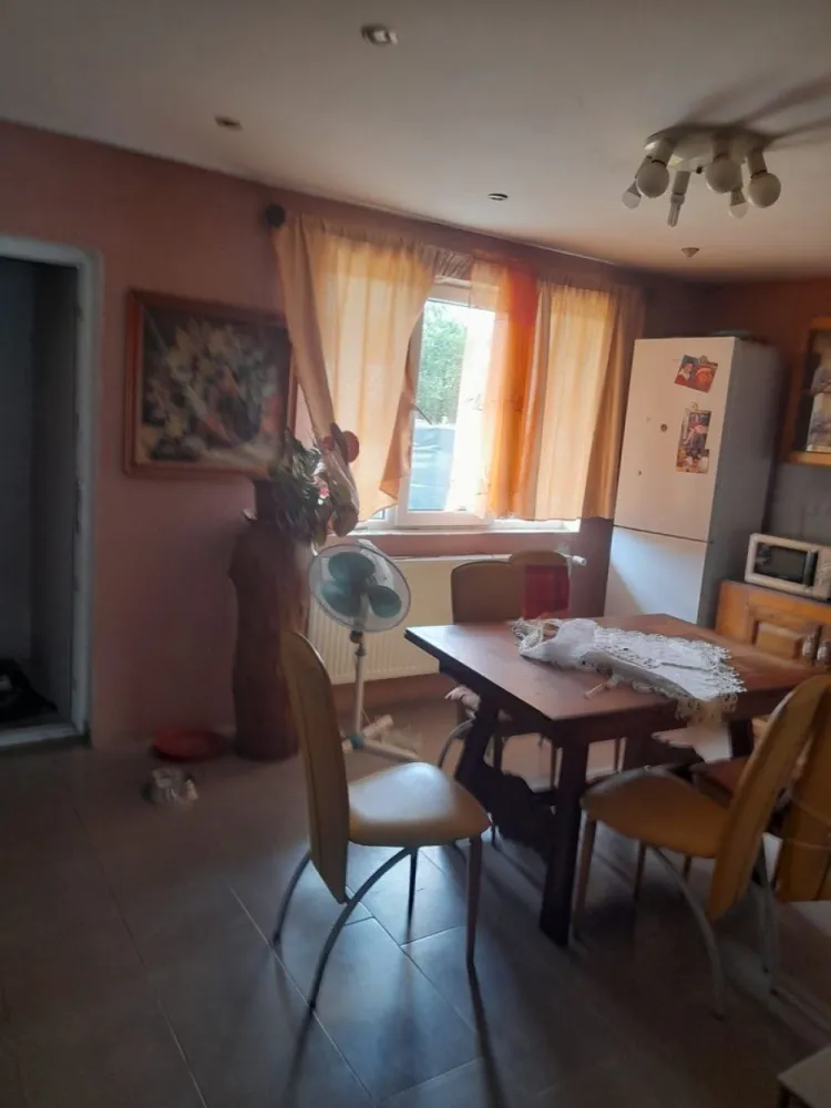 Ag EUROPA vinde casa individuala 5 cam teren 5 ari 2014. - Agenția EUROPA vinde casa individuala cu 5 camere si teren 500mp. 
Casa este in zona DRAXLMAIER si a foat construita în 2014.