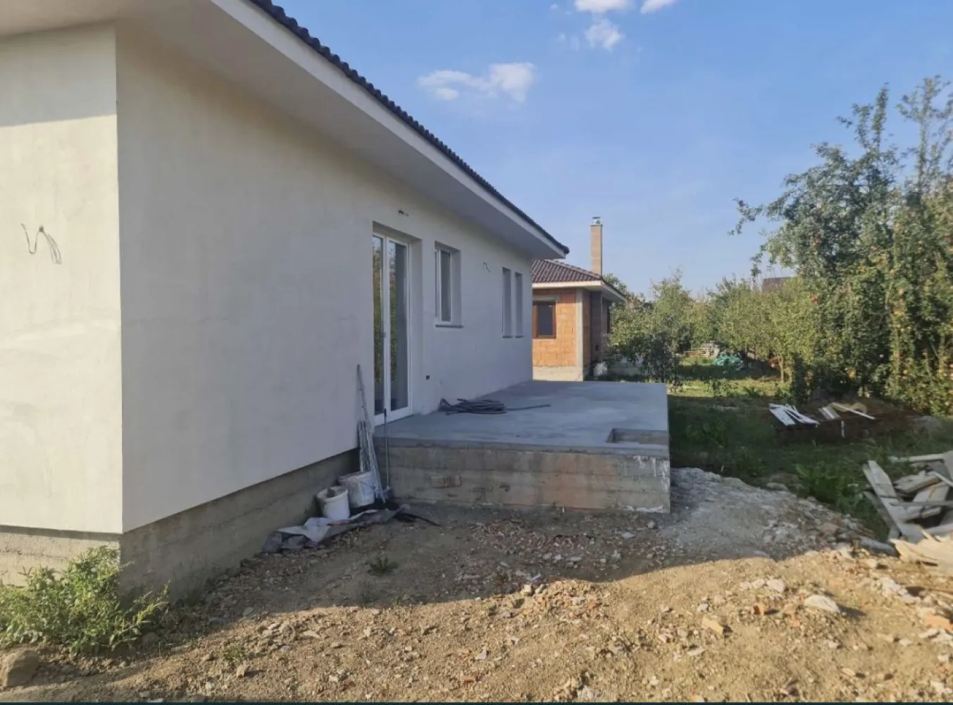 Casa de vanzare Comuna Botiz - Casa de vanzare de la 65.000 €
Suprafata terenului 550 m2 
Suprafata construita 170 m2, 3 camera, 2 bai, camera tehnica, living, bucatarie
Utilitati apa, gaz, canalizare, curent 
Zona foarte linistita
Drum infundat
