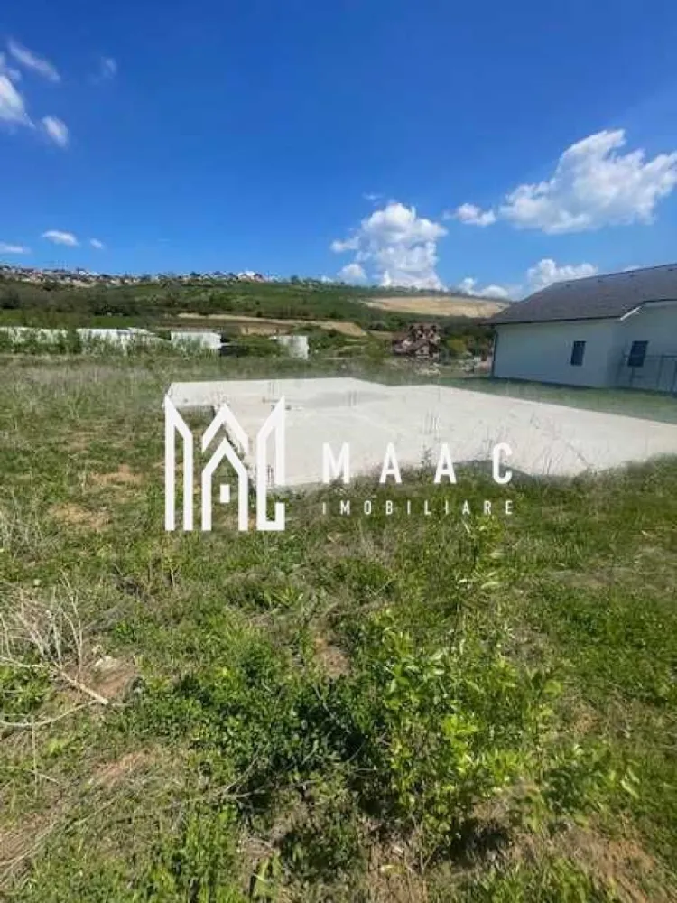Teren intravilan cu fundatie I 700mp I Șura Mare - MAAC Imobiliare va prezinta un teren intravilan de vanzare, intr-o zona linistita de case din Sura Mare. 

Suprafata totala a terenului este de 2.100 mp, impartit in 3 parcele de 700 mp. 

Toate parcelele sunt pregatite pentru constructie imediata, fundatia fiind deja pregatita pentru casa de 110mp utili, pe un singur nivel. 

Fundatie existenta pe fiecare parcela si proiect aprobat.

Autorizatie de constructie aprobata. 

Toate utilitatile disponibile: apa, canalizare, gaz, curent

 Acces facil, zona in dezvoltare.

 Se pot vinde impreună sau separat.

Ideal pentru familii, investitie, dezvoltatori.

Pentru mai multe detalii sau vizionari mentionati ID : CP2526727