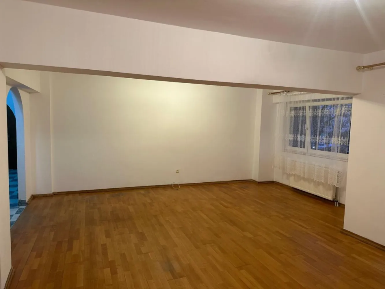 BRASADAS vinde ap cu 4 cam RENOVAT, 106mp, etaj 1 în zona SOARELUI. - Agenția imobiliara BRASADAS vinde apartament cu 4 camere, recent RENOVAT din 5 camere cu suprafata utila de 106mp, la etajul 1 in zona SOARELUI. 
Pentru mai multe oferte accesați : Www.brasadas.com.