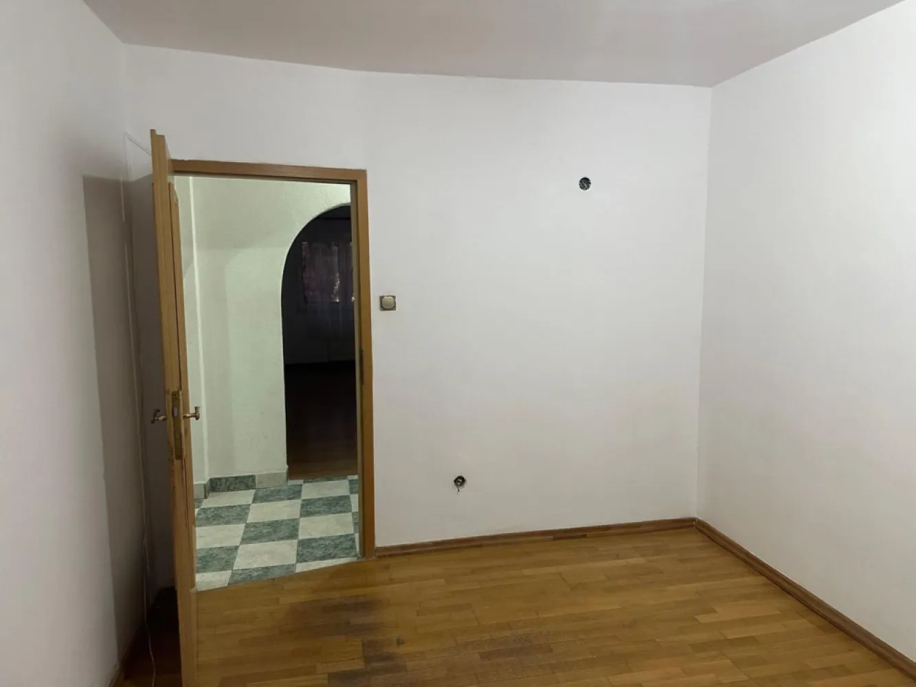 BRASADAS vinde ap cu 4 cam RENOVAT, 106mp, etaj 1 în zona SOARELUI.