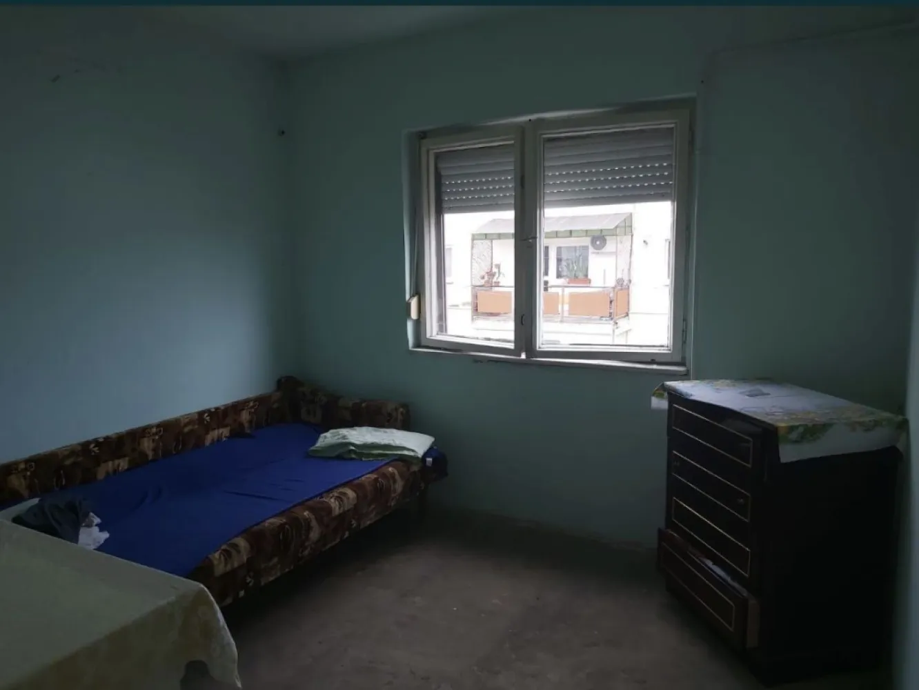 Apartament cu 3 camere de vanzare - apartament cu 3 camere de vanzare,decomandat,MV 1 ,et. 4, necesita renovare
pret:42.000 € usor negociabil
