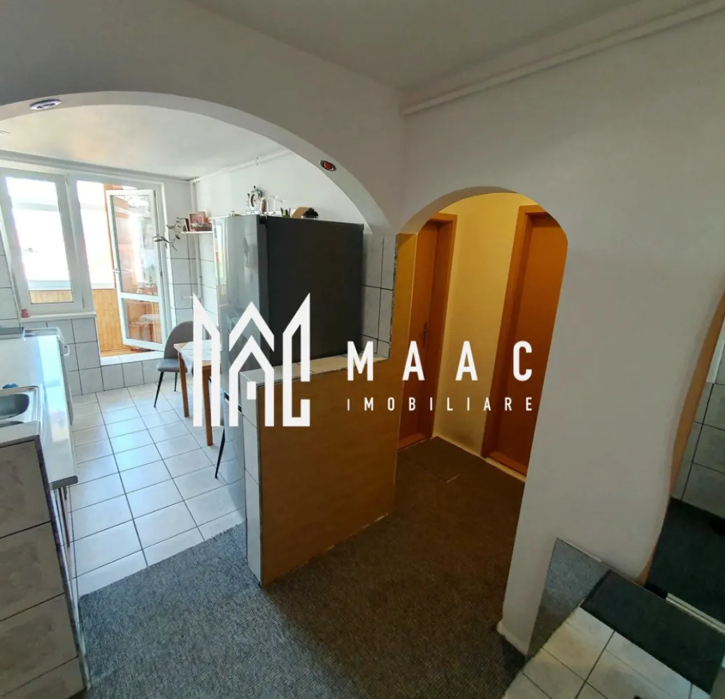 Apartament 2 camere I Decomandat I Lift I Rahovei - MAAC Imobiliare va prezinta un apartament cu 2 camere, decomandat, aflat la etajul 7/10 intr-un bloc cu lift, in apropiere de Piata Rahovei. 

Compartimentare: Hol, living, bucatarie, baie cu geam de aerisire si vana, dormitor, camara. Apartamentul beneficiaza si de pivnita si un balcon inchis, cu acces din living si bucatarie. 

Blocul este izolat si scara renovata. 

Orientare vestica, beneficiaza de soare in a2a parte a zilei. 

Zona linistita, ideala pentru familii, in apropiere de piata, statii de transport in comun, magazine alimentare, gradinita. Acces rapid spre zonele de interes din oras. 

Pentru mai multe detalii sau vizionari mentionati ID: CP2526648