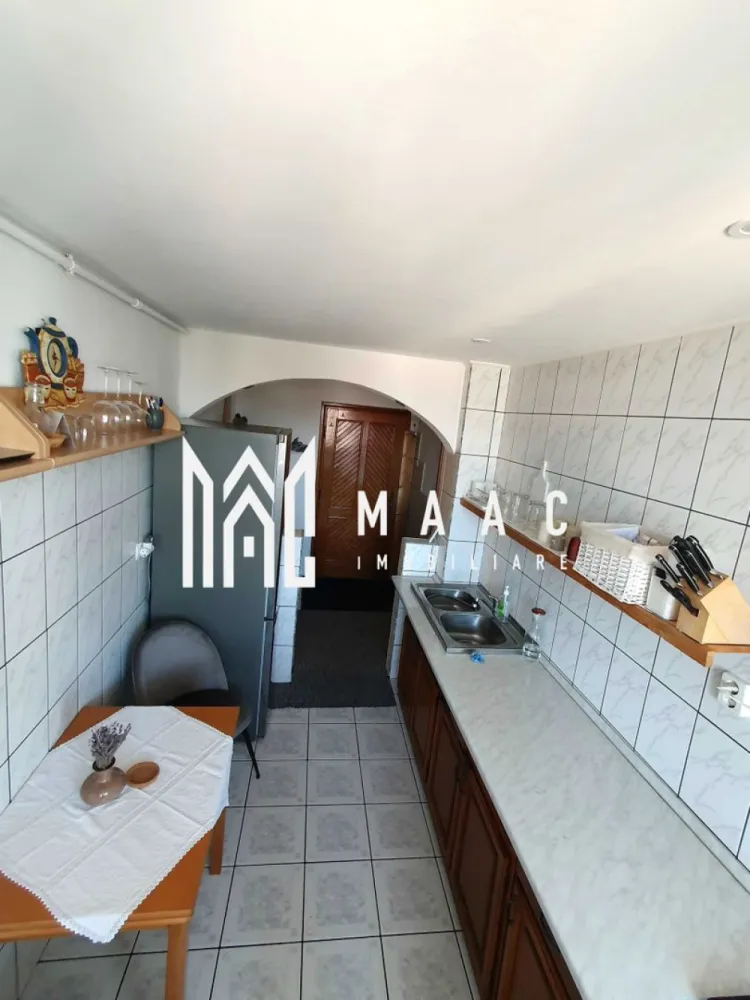 Apartament 2 camere I Decomandat I Lift I Rahovei - MAAC Imobiliare va prezinta un apartament cu 2 camere, decomandat, aflat la etajul 7/10 intr-un bloc cu lift, in apropiere de Piata Rahovei. 

Compartimentare: Hol, living, bucatarie, baie cu geam de aerisire si vana, dormitor, camara. Apartamentul beneficiaza si de pivnita si un balcon inchis, cu acces din living si bucatarie. 

Blocul este izolat si scara renovata. 

Orientare vestica, beneficiaza de soare in a2a parte a zilei. 

Zona linistita, ideala pentru familii, in apropiere de piata, statii de transport in comun, magazine alimentare, gradinita. Acces rapid spre zonele de interes din oras. 

Pentru mai multe detalii sau vizionari mentionati ID: CP2526648