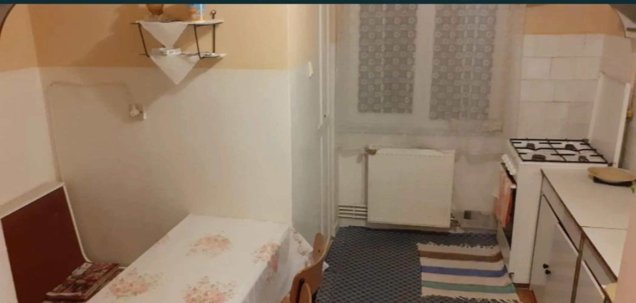 Apartament 3 camere aproape de centru - Proprietar va ofer spre vanzare apartament cu toate actele in regula,compus din 3 camere, situat pe strada Traian Vuia la etajul 4 cu acoperis întreținut in zona centrala.
Apartamentul este decomandat si compus astfel: 3 dormitoare, 1 hol, 2 bai, 1 bucatarie, 1 debara, 1 boxa uscata in beci, avand suprafata totala utila de 86 de mp.
Constructia blocului este din caramida, oferind o temperatura placuta in fiecare anotimp.
Se vinde partial mobilat si partial utilat.
Intrarea in camere se face separat din hol.
Locurile de parcare in fata blocului sunt gratuite.
Accesul in scara blocului se face pe baza de cartela de acces.
Se situeaza intr-o zona cu magazine, scoli si gradinite fiind perfect si pentru o familie tanara.
Pentru mai multe detalii puteti sa ma contactati la nr de tel 07******33