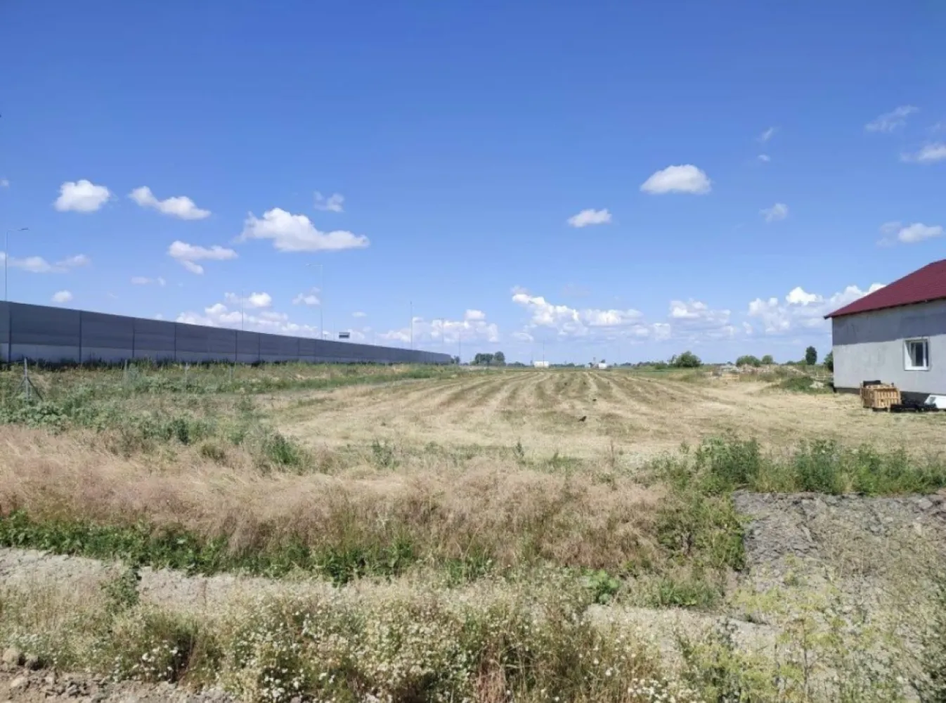 Teren extravilan langa centura SM - Vand teren extravilan fix langa centura Satu Mare,zona Ratu Mare ,intrarea de pe Str.Depozitelor.
Total 0.73 ha.
Pret 1800€/ari negociabil.
Mai multe informatii la telefon,nu raspund la mesaje.