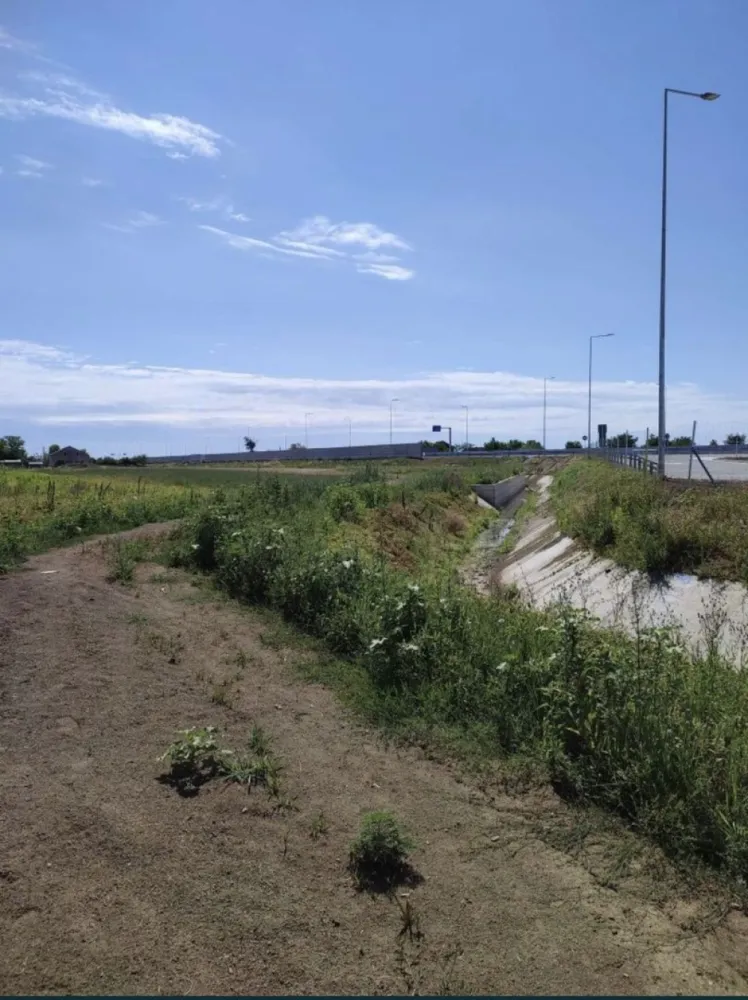 Teren extravilan langa centura SM - Vand teren extravilan fix langa centura Satu Mare,zona Ratu Mare ,intrarea de pe Str.Depozitelor.
Total 0.73 ha.
Pret 1800€/ari negociabil.
Mai multe informatii la telefon,nu raspund la mesaje.