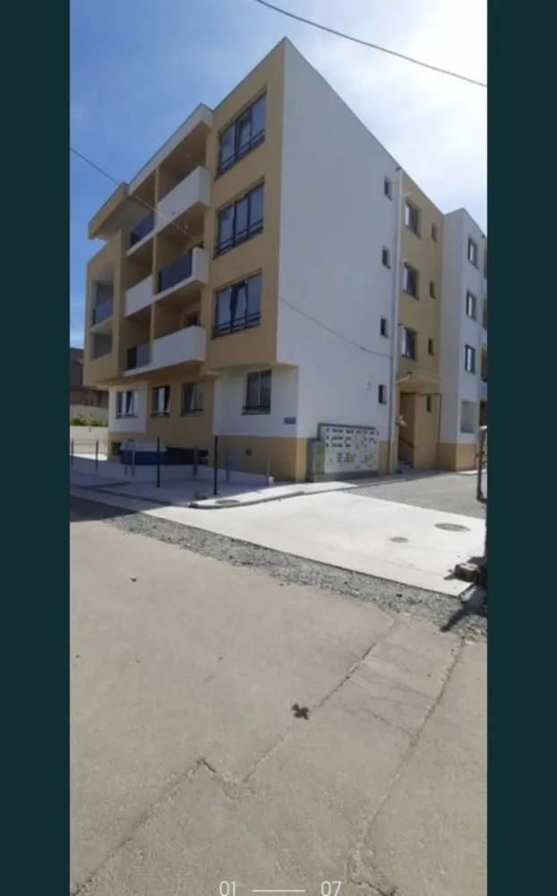 Ap 2 cam 73 mp - ULTIMILE APARTAMENTE 
Proiect Finalizat -TE POTI MUTA IMEDIAT
Direct dezvoltator - 07******01 
Centrala termica ,caloriferele,prize si intrerupatoare gewiss montate si incluse in pret ,contor gaz si enel montate cu contracte active

Fortuna Residence II este un concept de locuințe moderne cu accent atât pe funcționalitatea spațiului cât și pe calitatea materialelor. Proiectul Fortuna Residence II a luat naștere din dorința de a crea locuințe moderne, spațioase, un loc unde să te simți cu adevarat acasă.

Proiectul este situat pe Strada Eugen Lovinescu – zona Elvila și oferă viitorilor rezidenți multiple facilități: zonă liniștită cu trafic redus, loc de joacă pentru copii, acces facil către: supermarketuri Carrefour, Selgros, Mega Image, Profi; Universitatea Ovidius, grădiniță, școală, etc. Fortuna Residence îți oferă casa mult visată!

Apartamentele se vând la alb și beneficiază de următoarele dotări:

tâmplărie PVC Kommerling, geam tripan Low-E cu exterior oglindă
izolație exterioară 10 cm EPS 80 + tencuială decorativă siliconică
ușă metalică la intrarea în locuință – Pinum
pereți finisați cu glet și zugrăviți cu vopsea lavabilă
pardoseli la nivel de șapă
instalația electrică cu doze Gewiss
instalația termică realizată din PEX cu distribuitoare
instalația sanitară din PPR
casa scării echipată complet: granit, balustradă din inox, sistem de iluminat
interfon
loc de joacă pentru copii
curte cu pavele înierbate

*Toate informațiile, schițele și pozele au exclusiv scop de prezentare! Suprafețele apartamentelor pot suferi modificări +/- 5% după măsurătorile cadastrale.

apartament 2 camere confort 0,gata la sfarsitul anului 2022.Se vinde la alb cu pereti cu lavabil,termopan tripan ,loc de parcare,interfon video ,gaze in apartament,platforma de gunoi subterana pe proprietate,loc de joaca etc