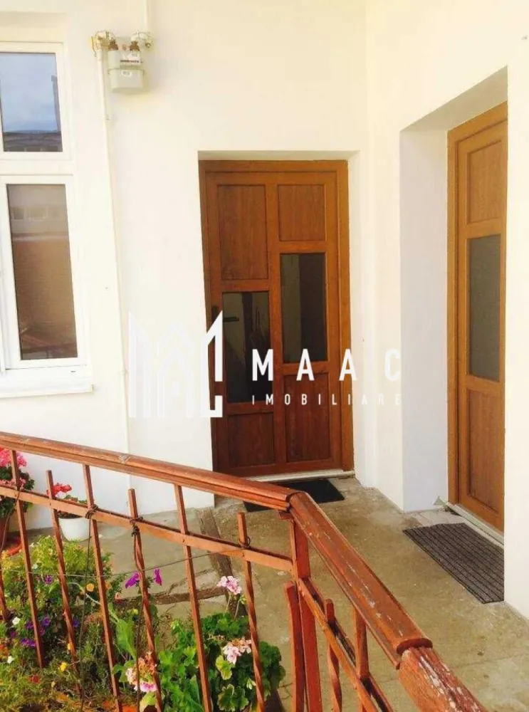 INVESTITIE I Apartament 2 camere I Etaj 1 I Central - Apartament 60 mp, compartimentat în 2 garsoniere – Central, Sibiu | Ideal pentru regim hotelier

O oportunitate excelentă în zona centrală a Sibiului: apartament cu 60 mp utili, situat la etajul 1 din 1, compartimentat eficient în două garsoniere independente – soluție ideală pentru investiție în regim hotelier sau închiriere pe termen scurt.

Detalii proprietate:

Suprafață utilă: 60 mp
2 garsoniere separate.

Fiecare garsonieră dispune de:
cameră de zi / dormitor
baie proprie
chicinetă

Etaj 1/1 într-o clădire cu fațadă renovată

Acces prin curte comună

Pod renovat – izolație termică bună și spațiu suplimentar

Se vinde mobilat și utilat complet, gata pentru închiriere imediată

Avantaje:

Locație centrală, la doar câteva minute de Piața Mare și obiectivele turistice

Compartimentare practică pentru Airbnb sau închiriere dublă

Zonă liniștită, dar ușor accesibilă pentru turiști

Investiție ideală în centrul orașului

Clădire întreținută, cu elemente de arhitectură specifică zonei istorice

Pentru detalii sau programarea unei vizionări: ID: CP2526301