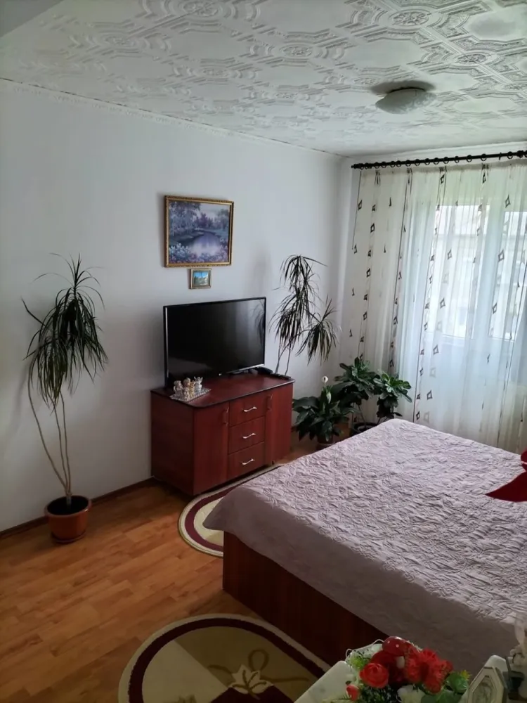 BRASADAS vinde ap 3 cam CARAMIDA 63mp etaj 4/4 in zona SOLIDARITĂȚII. - Agenția imobiliara BRASADAS vinde apartament MOBILAT cu trei camere DECOMANDATE din CARAMIDA cu suprafata utila de 63mp situat la etajul 4/4 în cartierul Solidarității.
Www.brasadas.com.