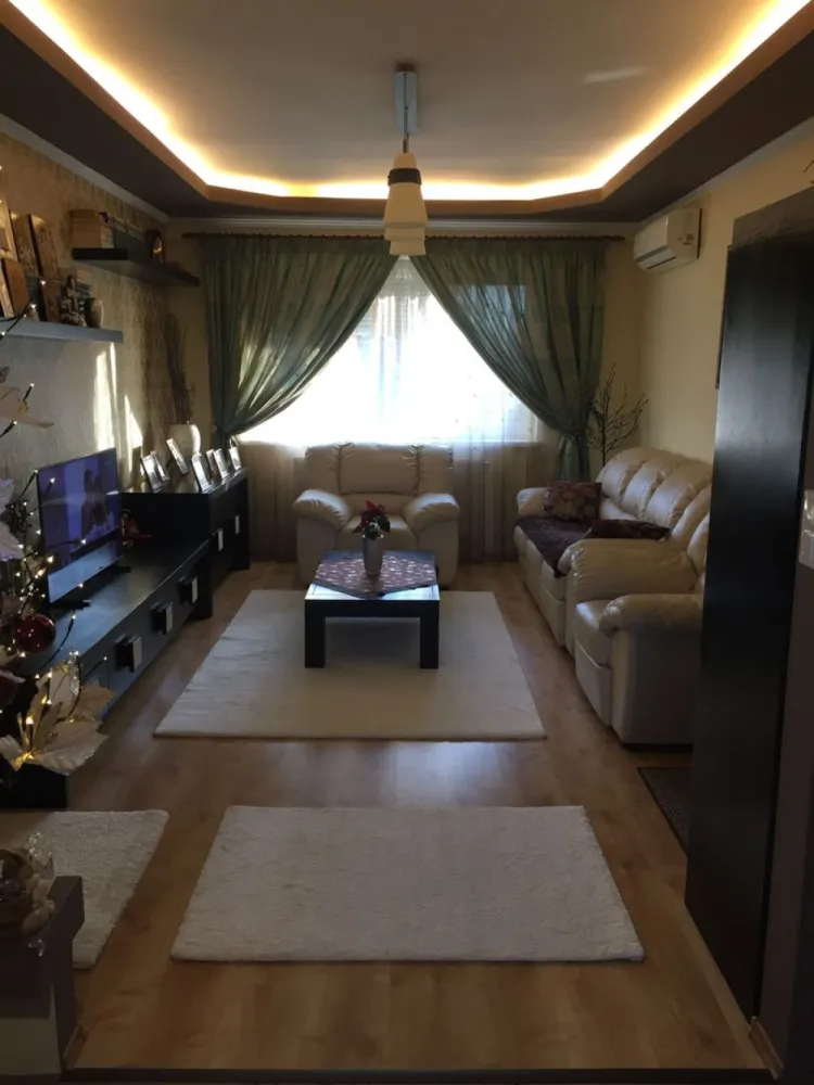 Apartament 3 camere - Vând apartament 3 camere , situat pe str.Nicolae Iorga , loc.Satu Mare