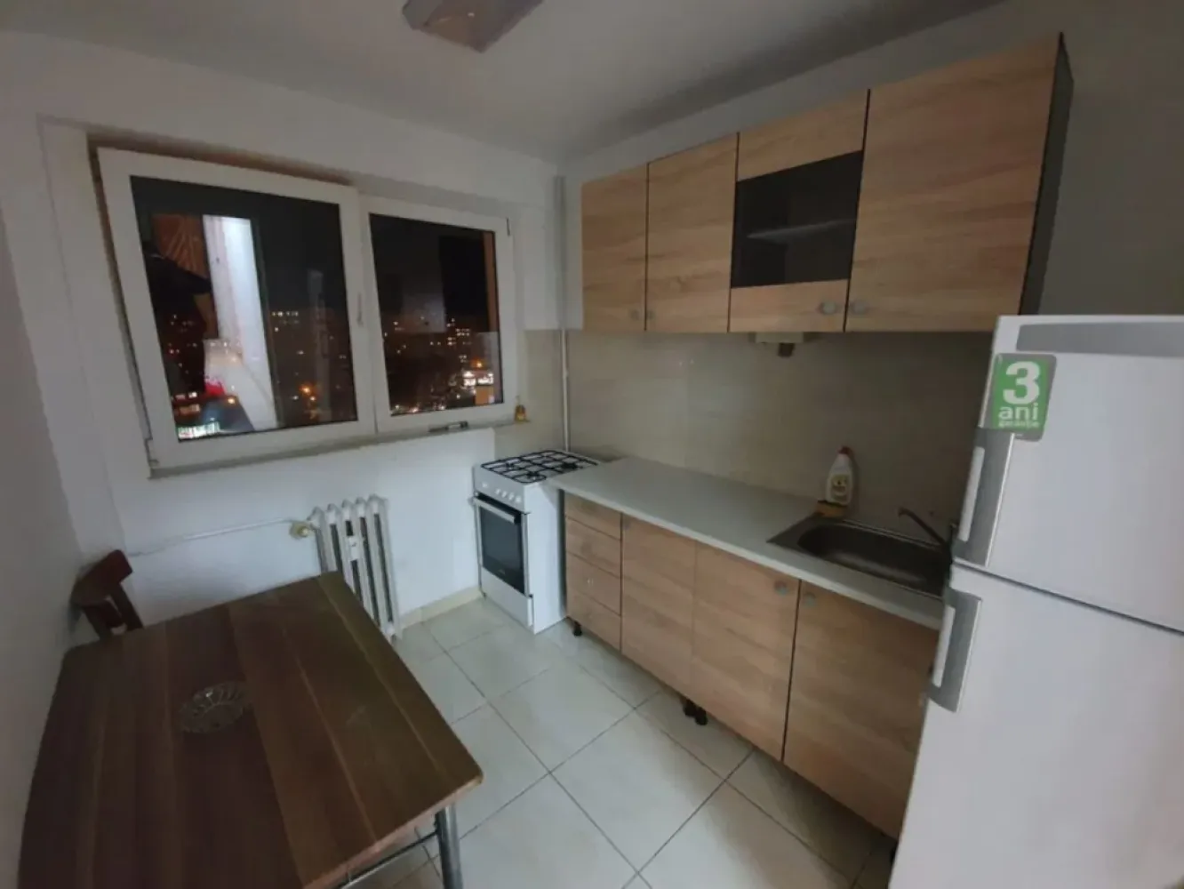 Ap. 2 cam. 65 mp de inchiriat, Et. 8 Dristor 1 min.-metrou - Agentia Europa doreste sa va puna la dispozitie un superb apartament de 2 camere cu o suprafata de 65 mp , intr-o constructie de 10 etaje fiind situat la etajul 8 . 
Apartamentul este decomandat , utilat si mobilat complet , spatios, curat, avand ca dotari si dresing, masina de spalat ,frigider, aer conditionat . 
Scară supravegheata video, Bloc contorizat cu contoare inteligente.
Acces facil atat la toate mijloacele de transport cat si la Mall Vitan, Mall Park-Lake, farmacia Tei, Dristor Kebab.
Va asteptam la vizionari .