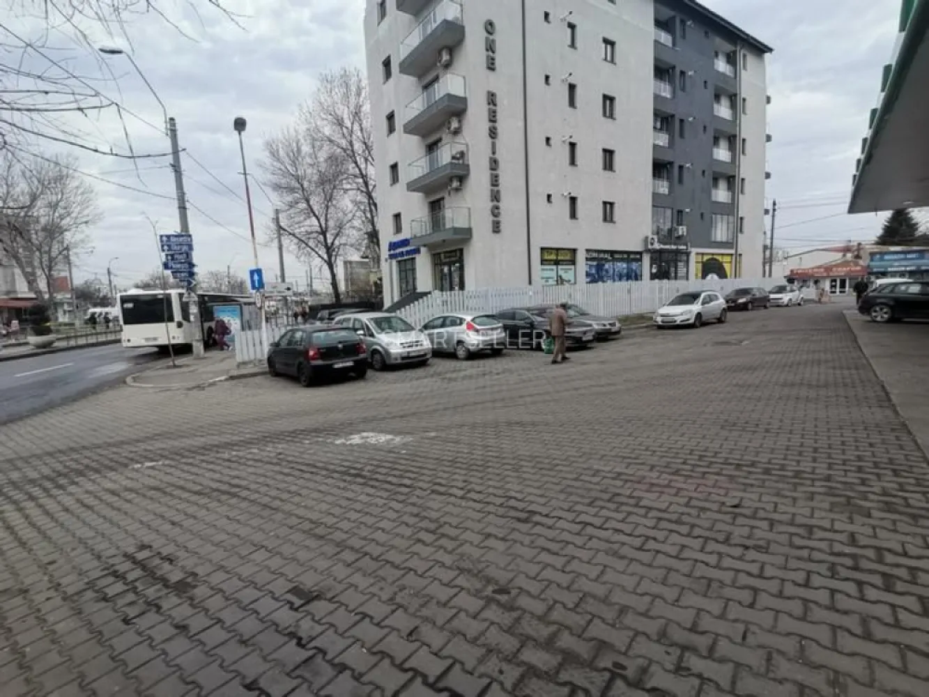 Bucuresti - Spatiu comercial foarte mare(124mp), vitrina, bloc nou din 2019, intersectie Rahova cu Alexandriei, stare excelenta, disponibil imediat. Preț ușor negociabil.
Alternativ ofer spre închiriere cu 2600e/luna ușor negociabil.