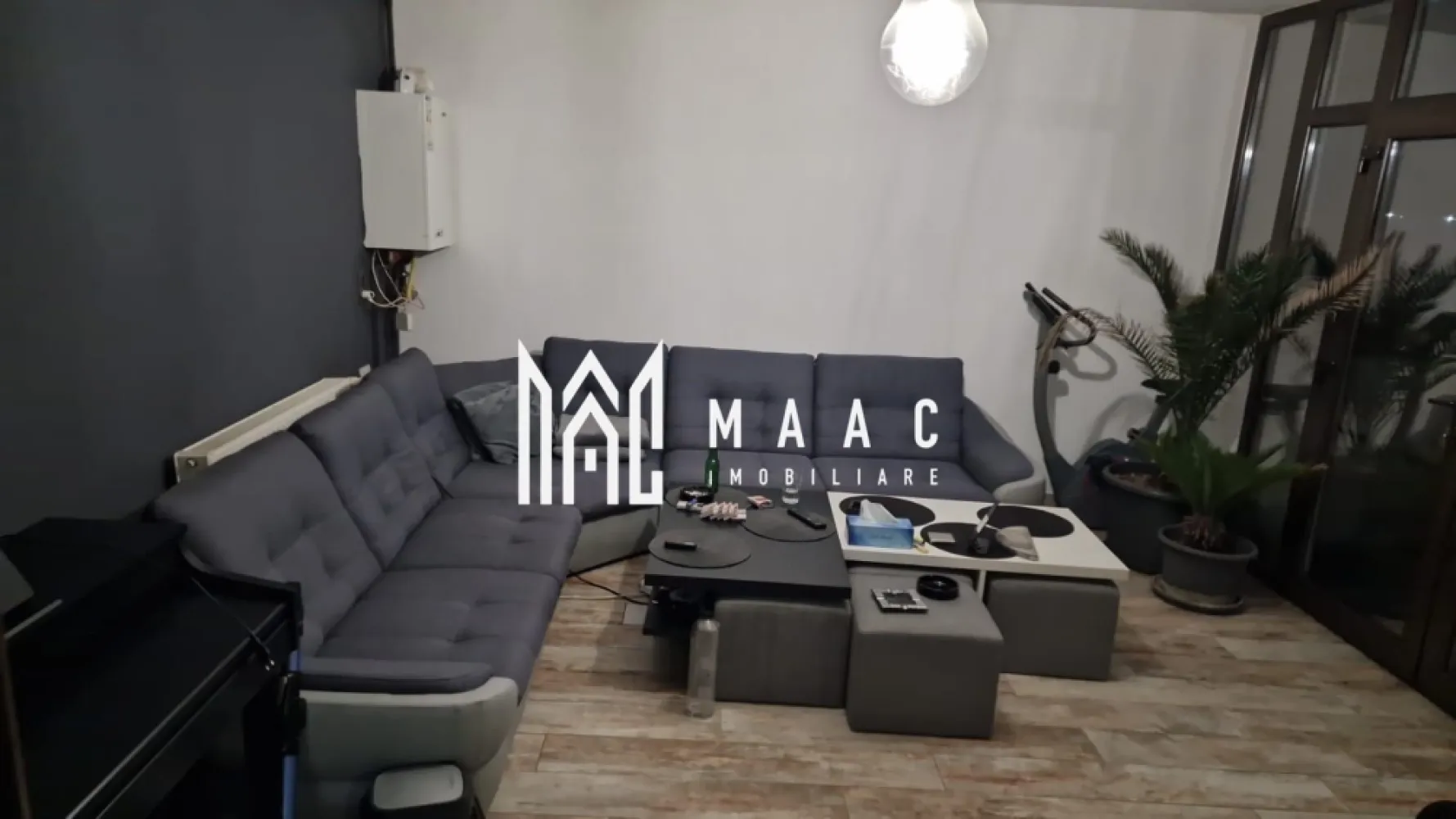 Penthouse 3 camere I 95 MPU I 2 Terase I Selimbar - 🌟 MAAC Imobiliare vă propune spre vânzare un penthouse spectaculos, situat în Șelimbăr, la etaj retras (3/3), cu o panoramă superbă asupra Munților Făgăraș.

📐 Suprafață generoasă și compartimentare ideală:
• 2 dormitoare, dintre care unul cu baie proprie și fereastră de aerisire
• Living spațios cu bucătărie open-space
• Încă o baie complet utilată
• 2 terase:
 ◦ una de 40 mp, avand un foișor închis, încălzit, cu șemineu electric – perfect pentru relaxare sau zonă de fumat
 ◦ una de 15 mp, ideală pentru momentele de liniște în aer liber

☀️ Orientarea și etajul retras oferă luminozitate naturală excelentă și vedere panoramică de excepție.

🏡 Un imobil modern, într-o zonă rezidențială liniștită, ideal atât ca locuință permanentă, cât și ca investiție pentru închiriere în regim hotelier.

📞Pentru mai multe informații și programări la vizionare, vă rugăm să menționați ID anunț: CP2524703