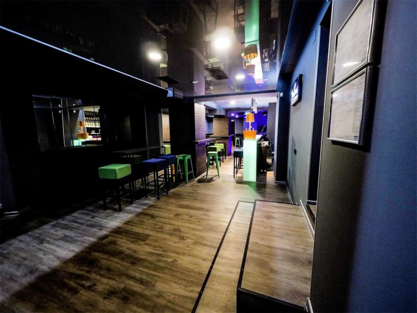 Vanzare Spatiu ULTRACENTRAL (Beauty Salon, Magazin, Birouri, etc) - Aflat chiar în centrul Bucureştiului, pe Calea Victoriei, în imediata apropiere a Ateneului Român, vis-a-vis de Hotel Radisson şi lângă Hotelul Hilton, spaţiul este locaţia ideală pentru a deveni aproape orice tip de afacere fie că vorbim de salon de înfrumuseţare, coafură, cosmetică, masaj sau orice tip de beauty salon sau SPA sau clinică sau orice tip de magazin, boutique, reprezentanţă de brand sau chiar şi minimarket sau casino / sala de jocuri sau spaţiu de birouri sau studio foto / video sau cabinet medical / veterinar, farmacie sau cafenea sau restaurant (etc, etc).

Posibilităţile de utilizare şi transformare sunt multiple. Spaţiul este complet utilat si reamenajat recent, are toate actele la zi asa ca se poate vorbi de o afacere la cheie.

Sala principală are o suprafaţă de 179m2, 3 separeuri şi o scenă / display / spatiu de prezentare de 3 x 2 metri.

Dotări şi facilitate actuale:

# sistem audio ambiental BOSE pentru întreaga locaţie
# sistem de lumini ambiental cu reglaje de intensitate pe zone
# surse de curent atât 220V cât şi 380V
# sistem de încălzire şi răcire climatronic
# sistem de ventilaţie cu extracţie sau aport de aer
# Toalete individuale dotate complet
# două baruri dotate complet cu acces la apa curentă, frigidere şi ladă frigorifică, espressor profesional, spaţiu depozitare marfă;
# scenă completă / spatiu de prezentare / display cu sistem de lumini Martin Lights cu tot cu controller
# Wi-Fi

Pentru mai multe oferte accesați www.ageuropa.ro.