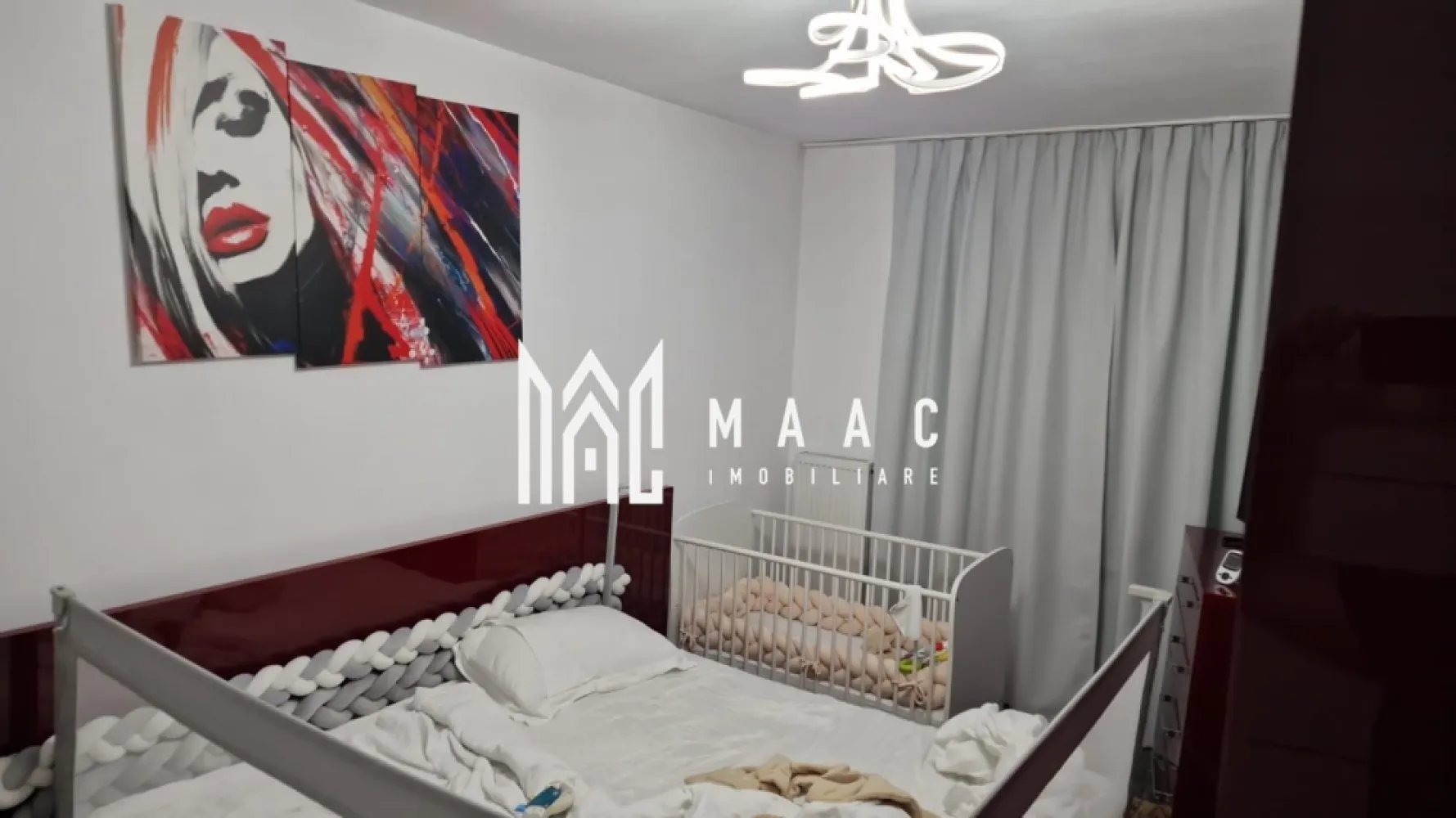 Penthouse 3 camere I 95 MPU I 2 Terase I Selimbar - 🌟 MAAC Imobiliare vă propune spre vânzare un penthouse spectaculos, situat în Șelimbăr, la etaj retras (3/3), cu o panoramă superbă asupra Munților Făgăraș.

📐 Suprafață generoasă și compartimentare ideală:
• 2 dormitoare, dintre care unul cu baie proprie și fereastră de aerisire
• Living spațios cu bucătărie open-space
• Încă o baie complet utilată
• 2 terase:
 ◦ una de 40 mp, avand un foișor închis, încălzit, cu șemineu electric – perfect pentru relaxare sau zonă de fumat
 ◦ una de 15 mp, ideală pentru momentele de liniște în aer liber

☀️ Orientarea și etajul retras oferă luminozitate naturală excelentă și vedere panoramică de excepție.

🏡 Un imobil modern, într-o zonă rezidențială liniștită, ideal atât ca locuință permanentă, cât și ca investiție pentru închiriere în regim hotelier.

📞Pentru mai multe informații și programări la vizionare, vă rugăm să menționați ID anunț: CP2524703