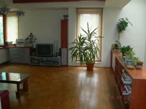 Vilă de vânzare în Sectorul 2, locuit plus potenţial pentru venit pasiv
