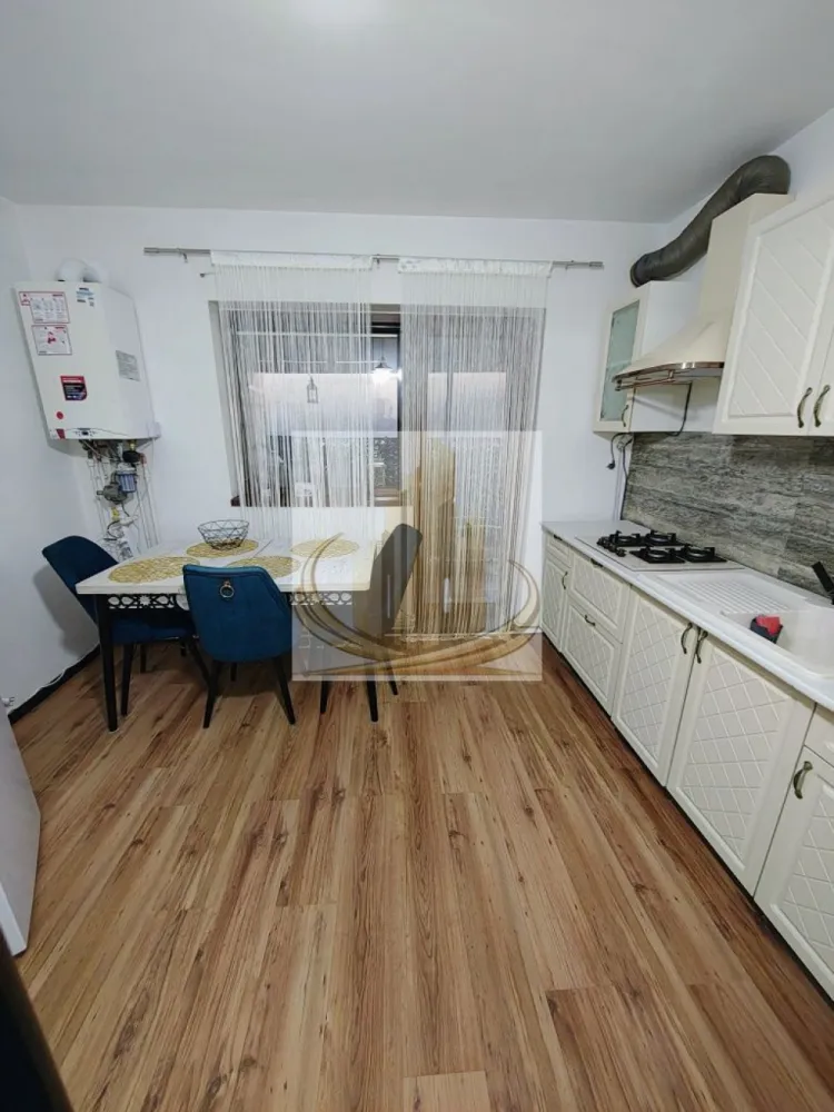 🏡Grand Mobilis- Ap Lux 2 camere Lipovei - Grand Mobilis Imobiliare vă propune spre închiriere un apartament de lux, cu finisaje ultramoderne, situat în zona Lipovei.

Apartamentul este amplasat la parterul unei vile, într-un cartier exclusiv de case, oferind liniște, confort și intimitate.

🏡 Compartimentare:

* 2 camere spațioase
* Bucătărie complet utilată
* Baie modernă
* Terasă generoasă, ideală pentru momente de relaxare

✨ Imobilul este complet mobilat și utilat, dotat cu toate utilitățile necesare pentru un stil de viață modern.

📍 Localizare excelentă, în proximitatea centrelor comerciale precum Kaufland, MediaGalaxy, Mega Image și Lidl.

💶 Preț: 400 euro/lună

📲 Pentru mai multe informații și programarea unei vizionări, vă stăm la dispoziție!