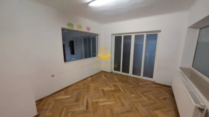 Casa/Spatiu de birou,Andrei Muresanu, 9 Camere,10 Parcari,Curte 2000mp