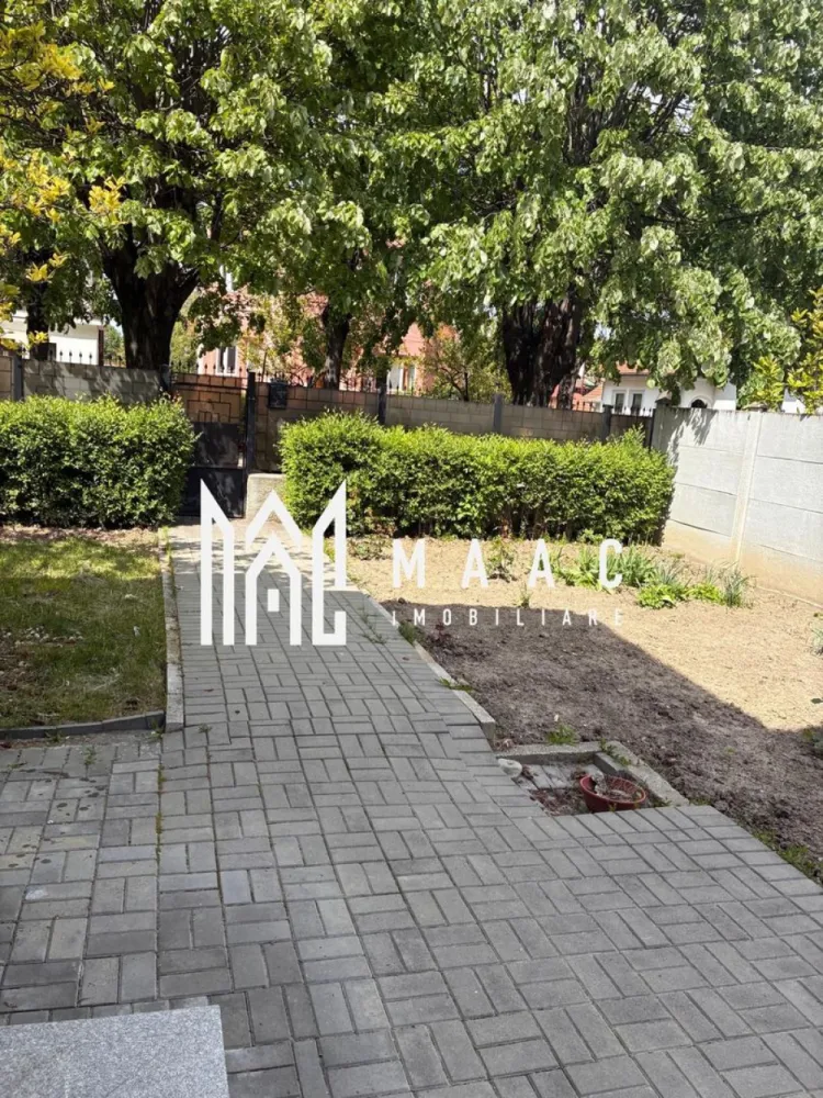 CASA VANZARE | ULTRACENTRAL | TEREN 600 MP - MAAC Imobiliare vă propune spre vânzare o vilă renovată, cu suprafața de 202 mp și teren generos de 600 mp, ideală pentru cei care caută o proprietate spațioasă, solidă și bine compartimentată. Construcția a fost finalizată în anul 1970 și oferă un echilibru între suprafața utilă, curtea amplă și dotările existente.

Vila dispune de 5 camere, 3 toalete, 2 holuri, 1 bucătărie, scară interioară și 1 terasă la etaj. Proprietatea include tâmplărie tripan marca Salamander wenge 100 mm, parchet din stejar și beci de 16 mp, elemente care contribuie la confortul locuinței.

Terenul de 600 mp este organizat eficient, cu 200 mp de pavele, 102 mp amprentă la sol a casei, 1 garaj deschis și 1 foișor, oferind spațiu util atât pentru locuire, cât și pentru relaxare în aer liber.

Pentru vizionare, vă rugăm să menționați la telefon CP3052530.