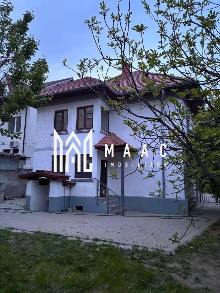 CASA VANZARE | ULTRACENTRAL | TEREN 600 MP - MAAC Imobiliare vă propune spre vânzare o vilă renovată, cu suprafața de 202 mp și teren generos de 600 mp, ideală pentru cei care caută o proprietate spațioasă, solidă și bine compartimentată. Construcția a fost finalizată în anul 1970 și oferă un echilibru între suprafața utilă, curtea amplă și dotările existente.

Vila dispune de 5 camere, 3 toalete, 2 holuri, 1 bucătărie, scară interioară și 1 terasă la etaj. Proprietatea include tâmplărie tripan marca Salamander wenge 100 mm, parchet din stejar și beci de 16 mp, elemente care contribuie la confortul locuinței.

Terenul de 600 mp este organizat eficient, cu 200 mp de pavele, 102 mp amprentă la sol a casei, 1 garaj deschis și 1 foișor, oferind spațiu util atât pentru locuire, cât și pentru relaxare în aer liber.

Pentru vizionare, vă rugăm să menționați la telefon CP3052530.
