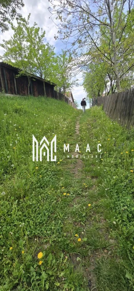 Teren | 1600 mp |Calimanesti | Jiblea - MAAC Imobiliare vă propune spre vânzare un teren cu suprafața de 1600 mp, situat în localitatea Jiblea Veche, județul Vâlcea, într-o zonă liniștită și în plină dezvoltare, foarte aproape de stațiunea Călimănești. Amplasarea oferă acces facil din strada Nicolae Bălcescu, fiind o oportunitate potrivită atât pentru investiție, cât și pentru dezvoltarea unor construcții de tip rezidențial.

Terenul se află la limita intravilanului, ceea ce permite construirea de căsuțe tip A, fiind ideal pentru proiecte turistice sau de vacanță, având în vedere proximitatea față de zona balneară Călimănești.

suprafață teren: 1600 mp
acces direct din strada Nicolae Bălcescu
poziționare la limita intravilanului
posibilitate construcție căsuțe tip A
zonă apropiată de stațiunea Călimănești

Prețul de vânzare este de 11000 EUR, ușor negociabil.

Pentru mai multe informații, vă rugăm să menționați la telefon CP3051868.