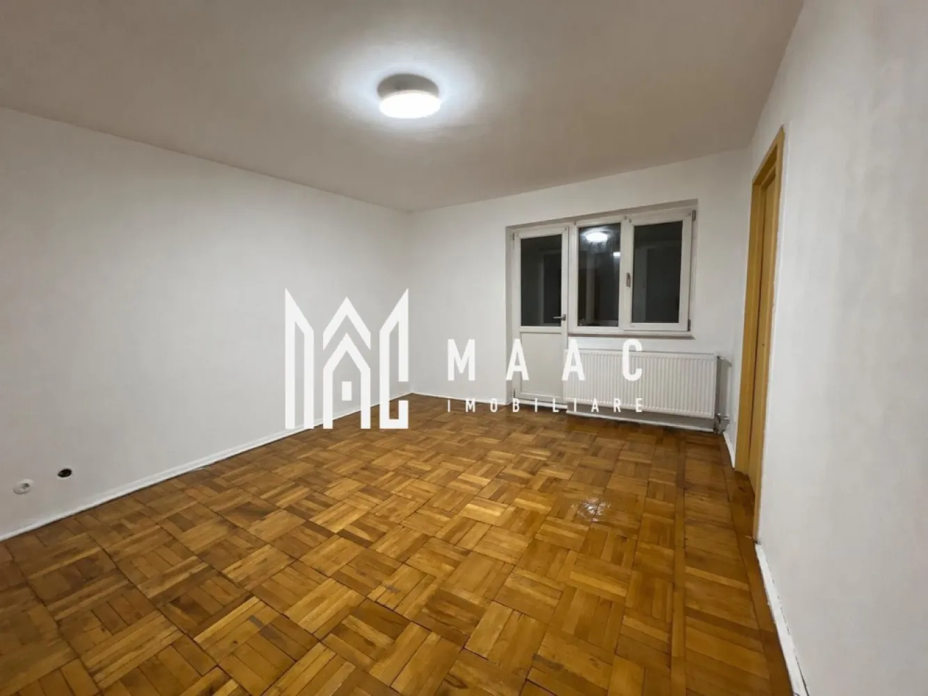 Apartament 2 camere| Ramnicu Vâlcea|52 mp|Zona Traian|64.000 euro negociabil - MAAC Imobiliare vă propune spre vânzare un apartament cu suprafața de 52 mp, situat în zona Traian, pe Aleea Cocorilor, într-o locație accesibilă, ideală pentru locuire sau investiție. Proprietatea beneficiază de o poziționare avantajoasă, în apropierea principalelor puncte de interes educațional, fiind la aproximativ 100 m de Școala Nr. 2, Liceul Lahovari și Liceul Mircea cel Bătrân.

Apartamentul este dotat cu centrală termică nouă, oferind un plus de confort și eficiență energetică, fiind potrivit pentru cei care caută un spațiu bine poziționat într-o zonă urbană dezvoltată.

suprafață utilă: 52 mp
amplasare: zona Traian, Aleea Cocorilor
centrală termică nouă
proximitate față de unități de învățământ (aprox. 100 m)
zonă accesibilă, cu facilități în apropiere

Prețul este negociabil.

Pentru a programa o vizionare, vă rugăm să menționați la telefon CP3051782.